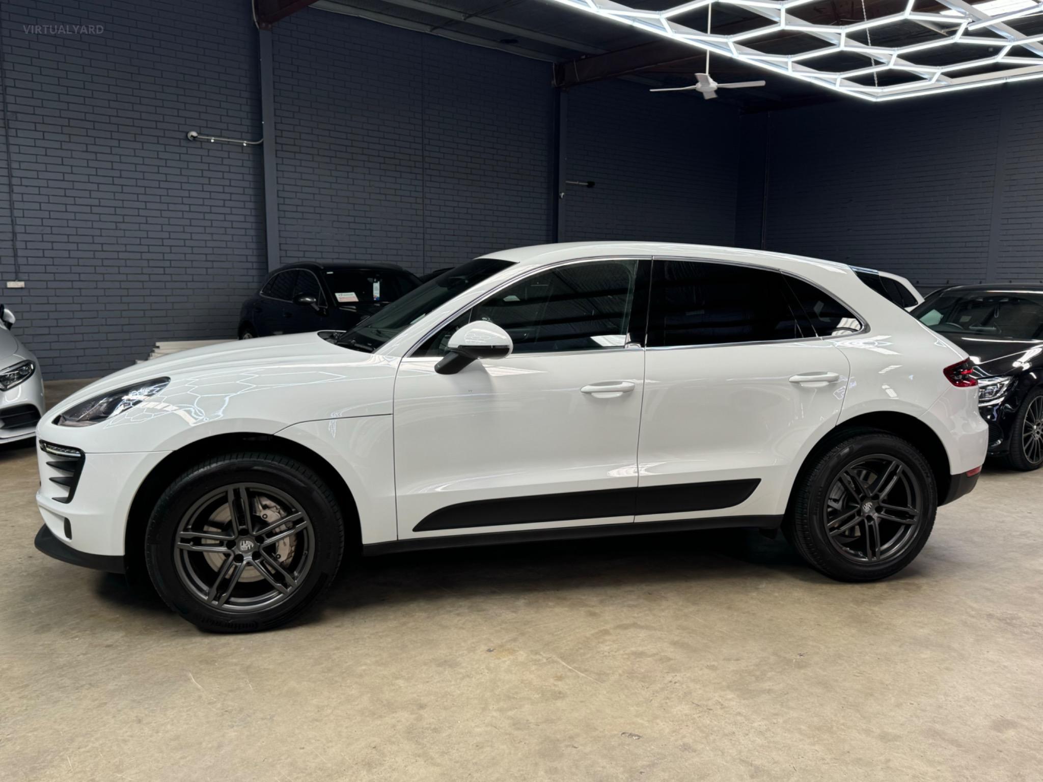 PORSCHE MACAN