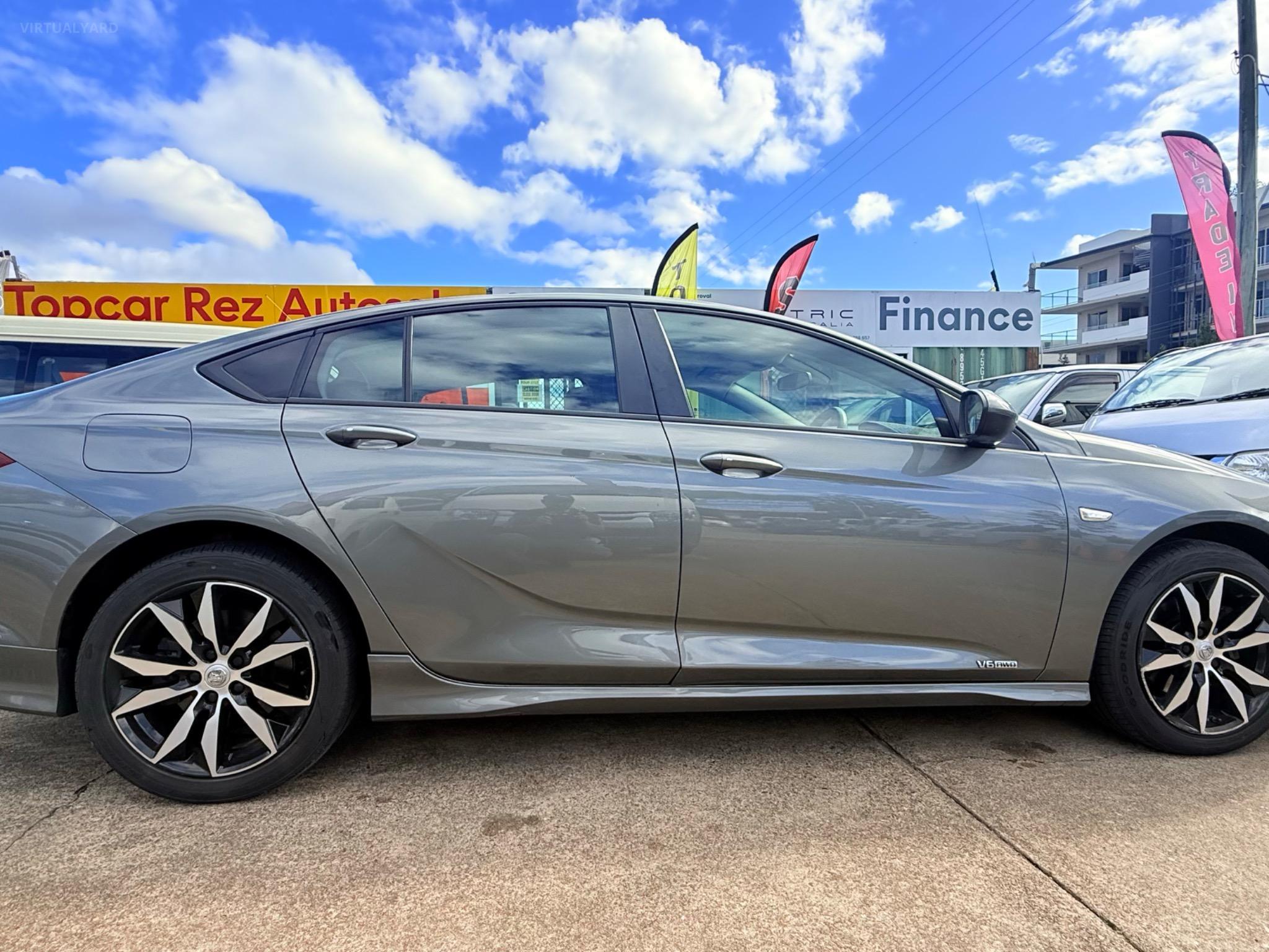 HOLDEN COMMODORE