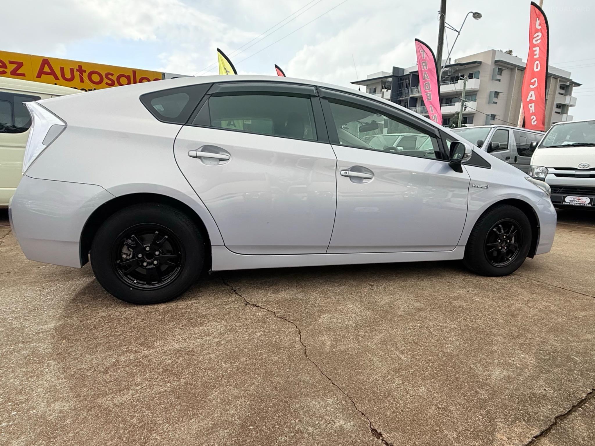 TOYOTA PRIUS