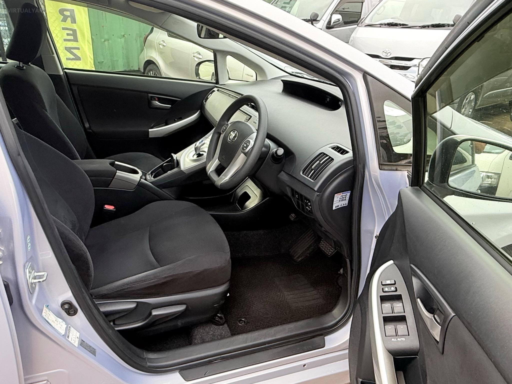 TOYOTA PRIUS
