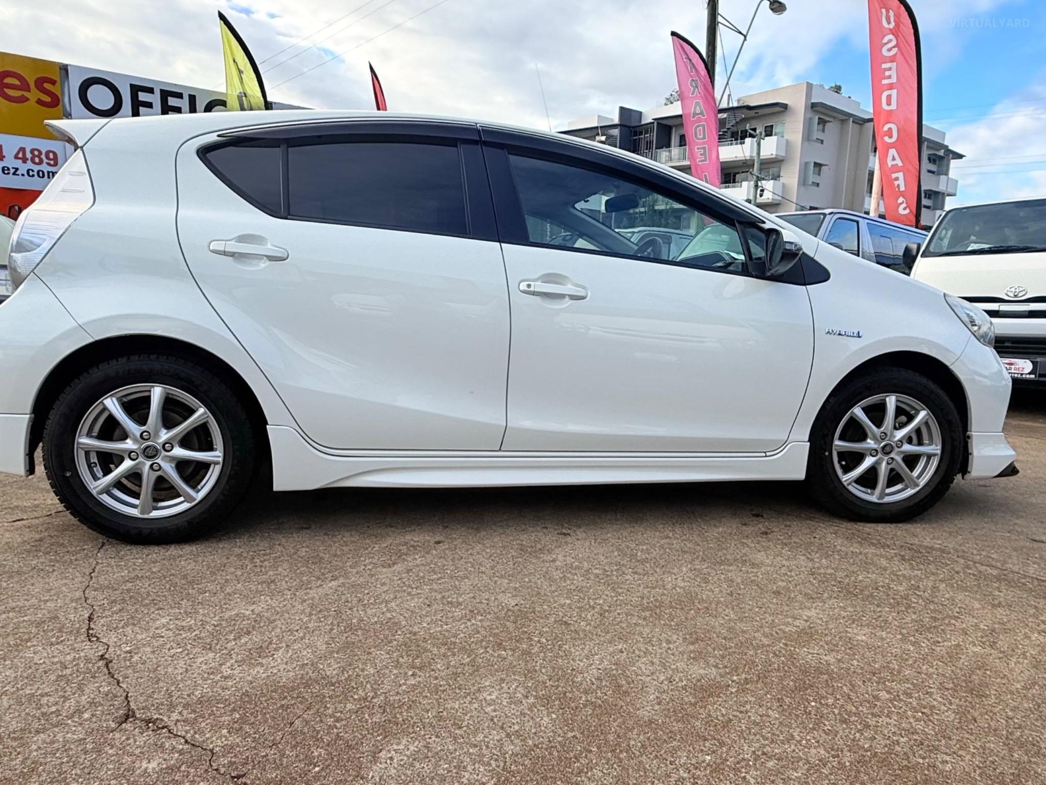 TOYOTA PRIUS-C