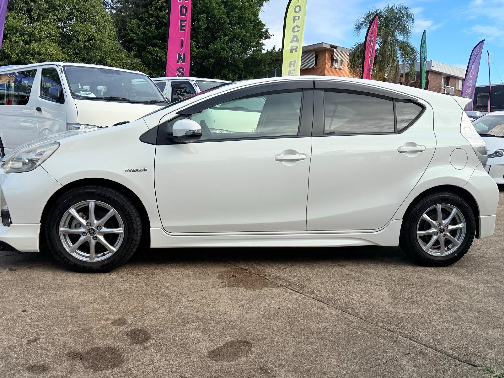 TOYOTA PRIUS-C