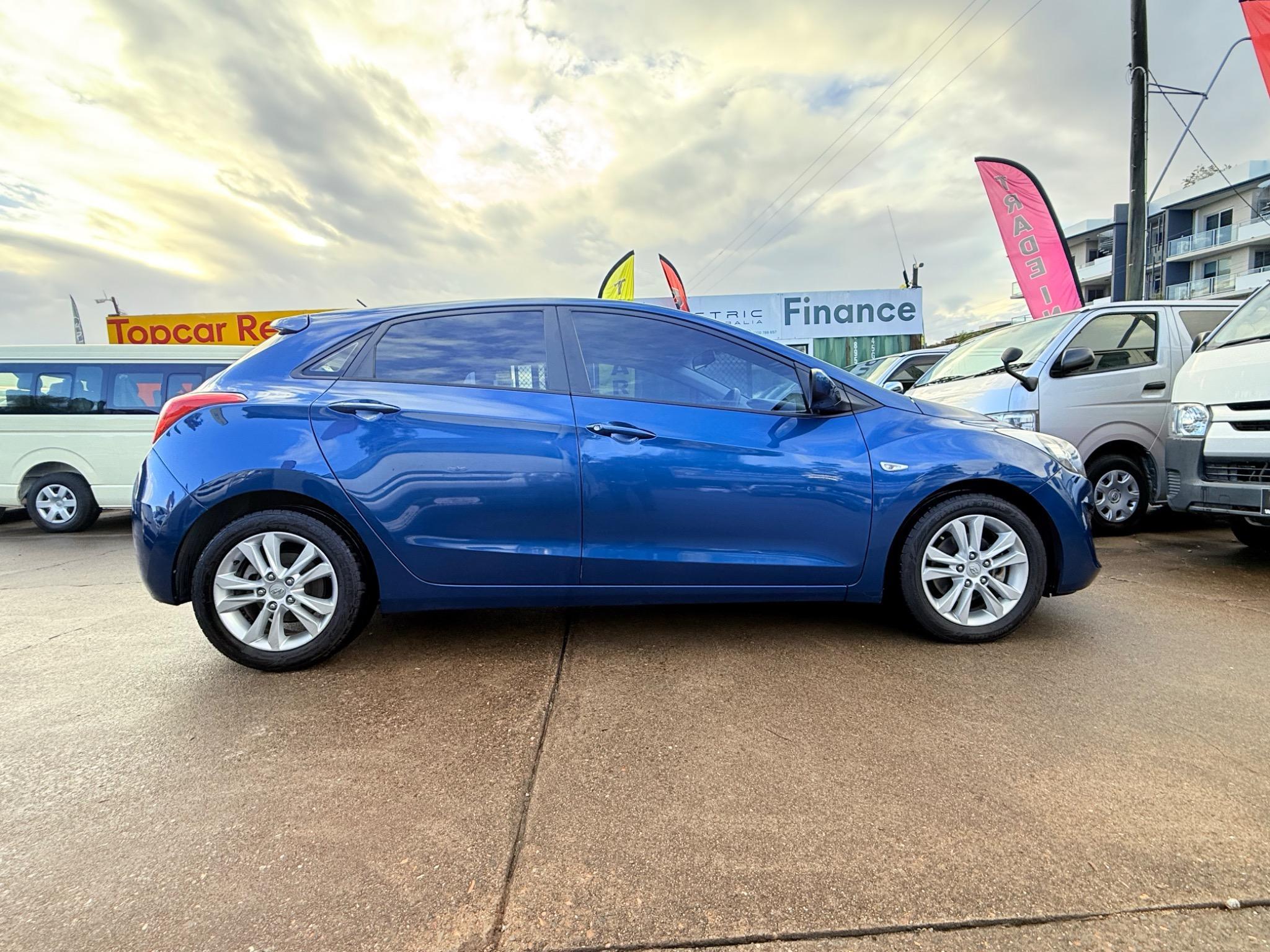 HYUNDAI i30