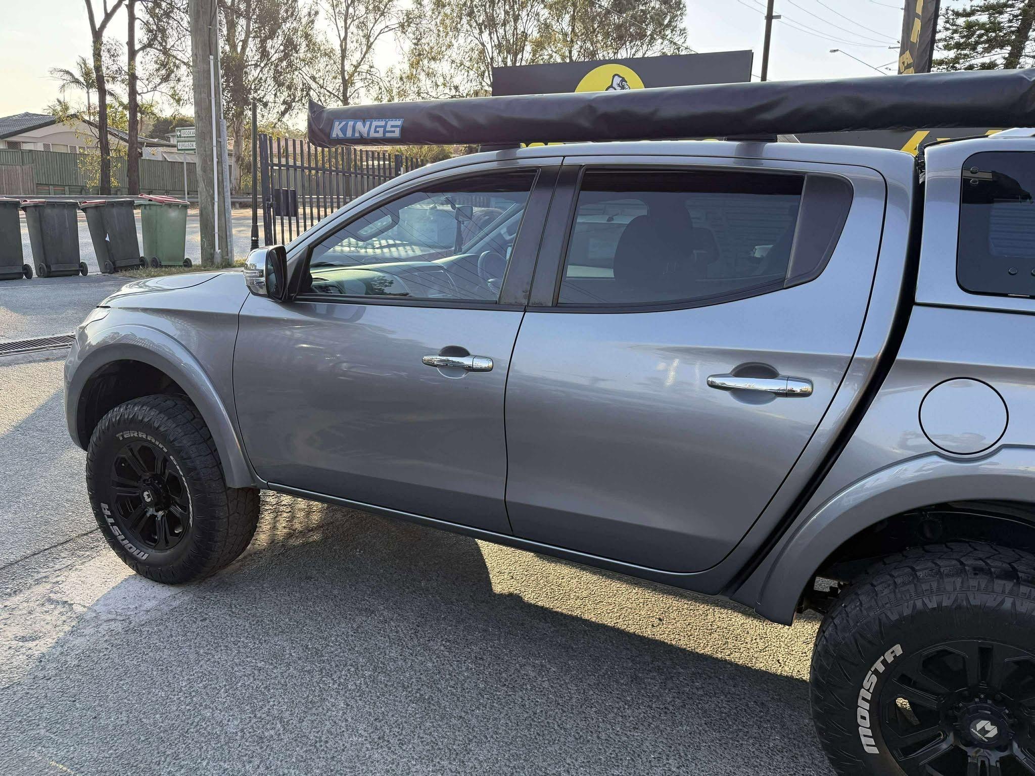 MITSUBISHI TRITON