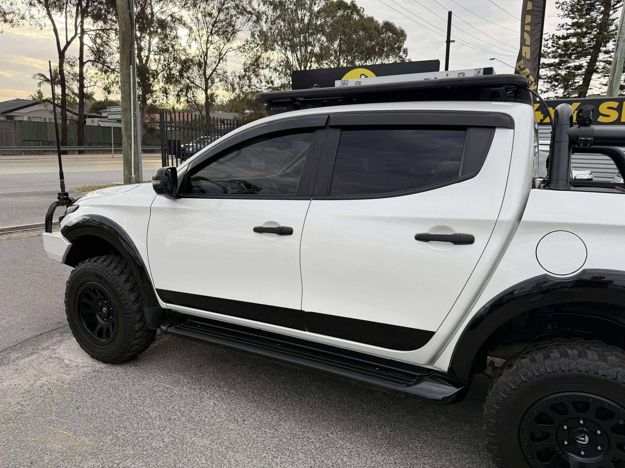 MITSUBISHI TRITON