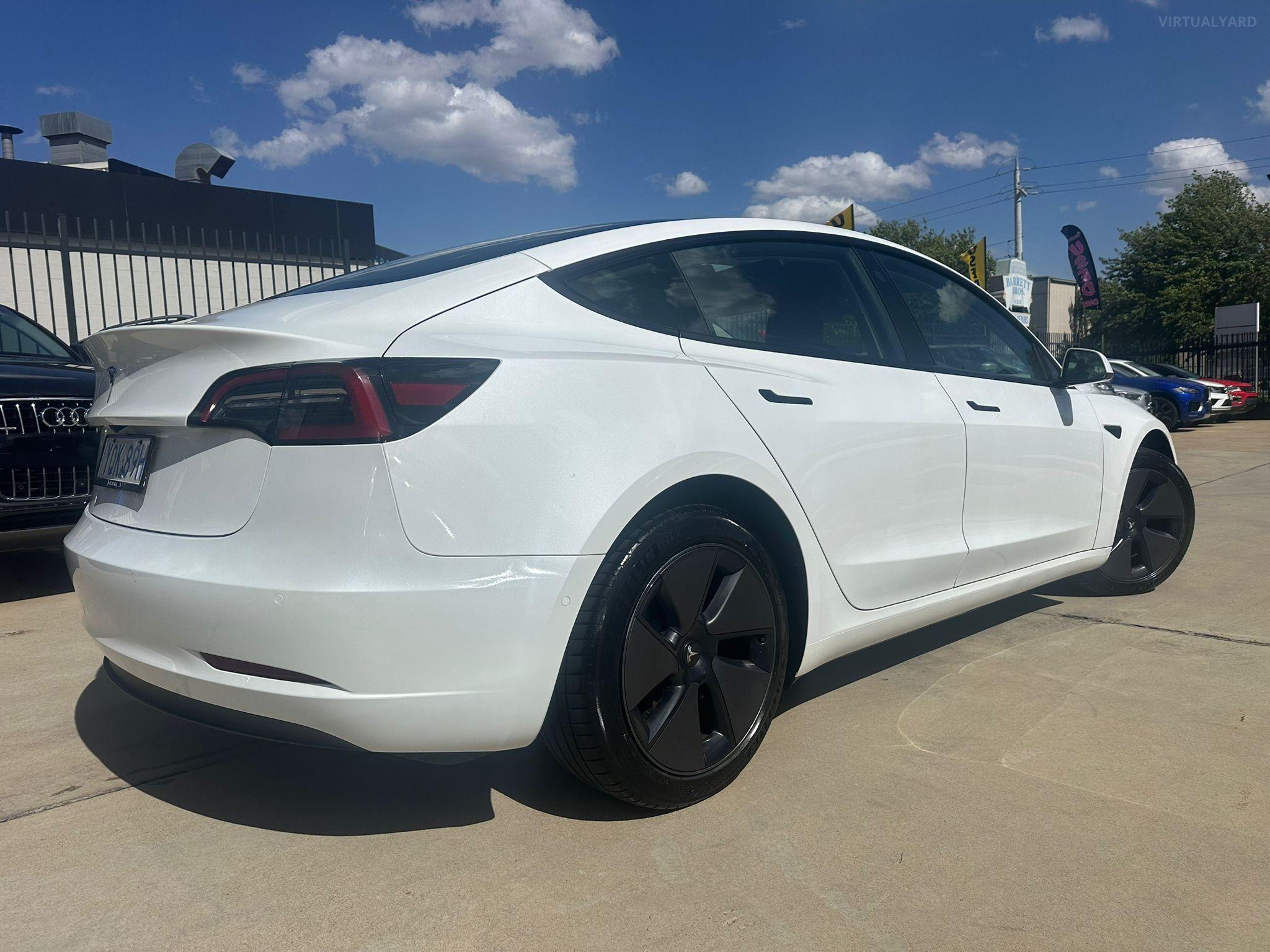 TESLA MODEL 3