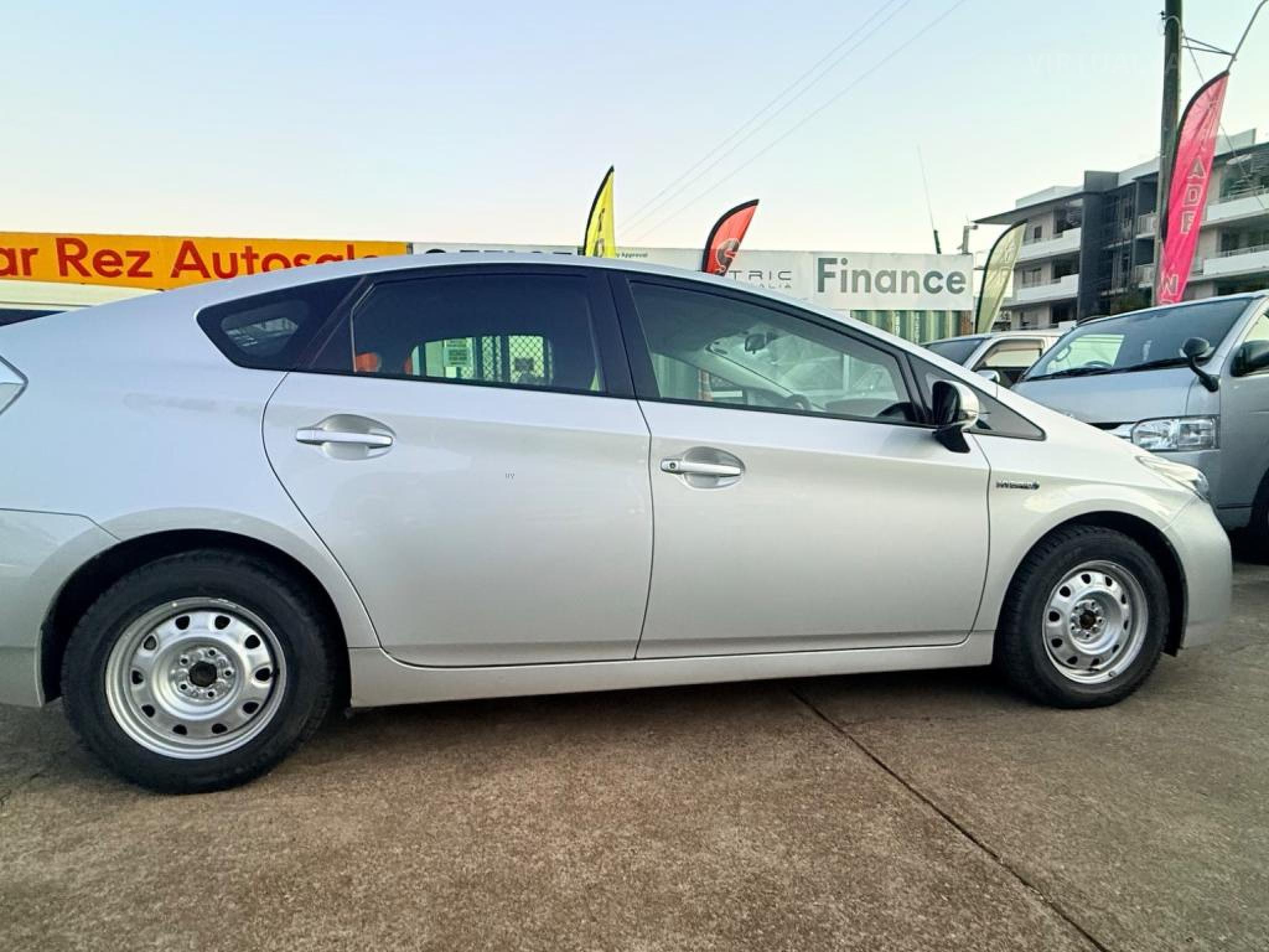 TOYOTA PRIUS