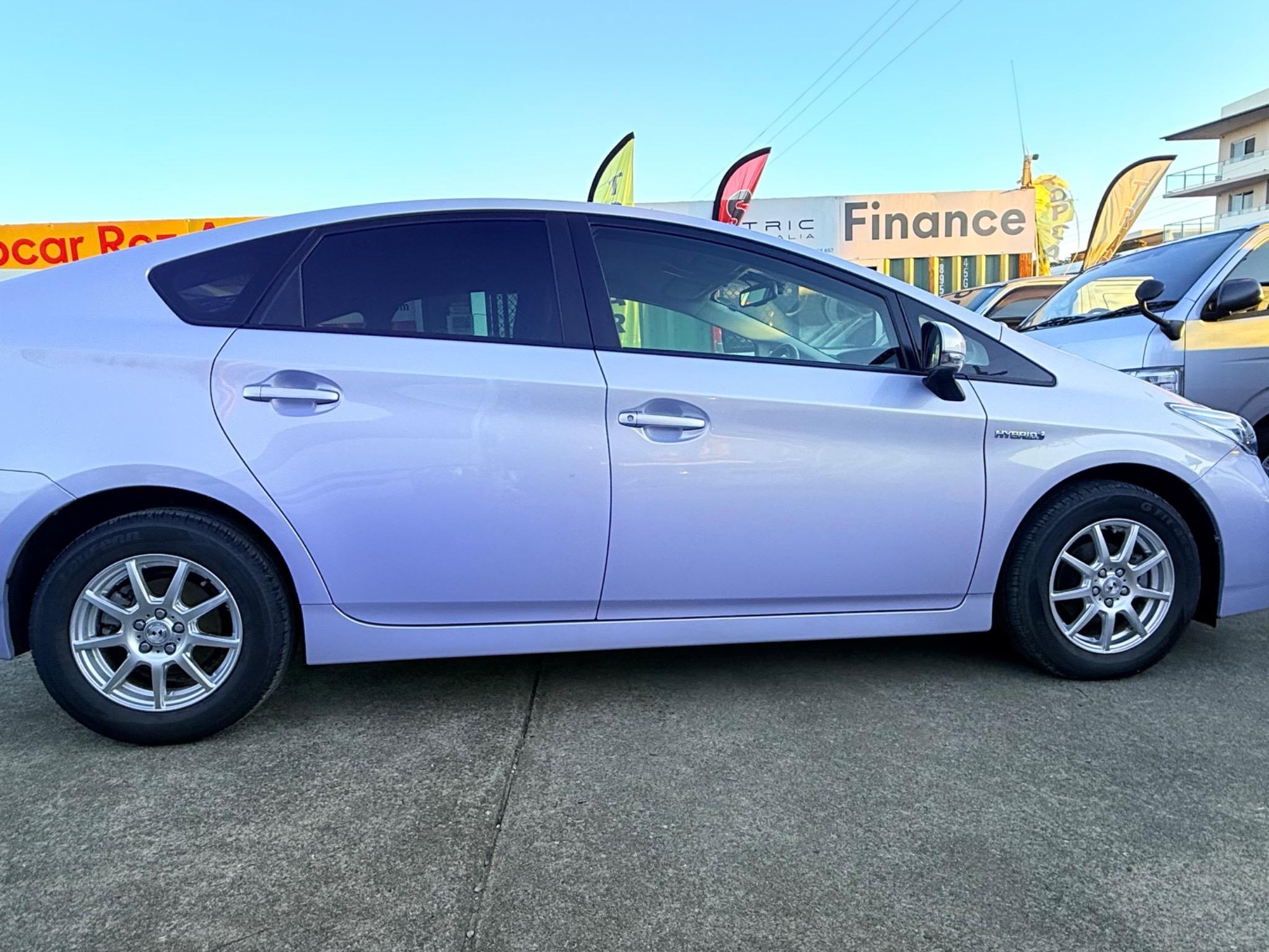 TOYOTA PRIUS