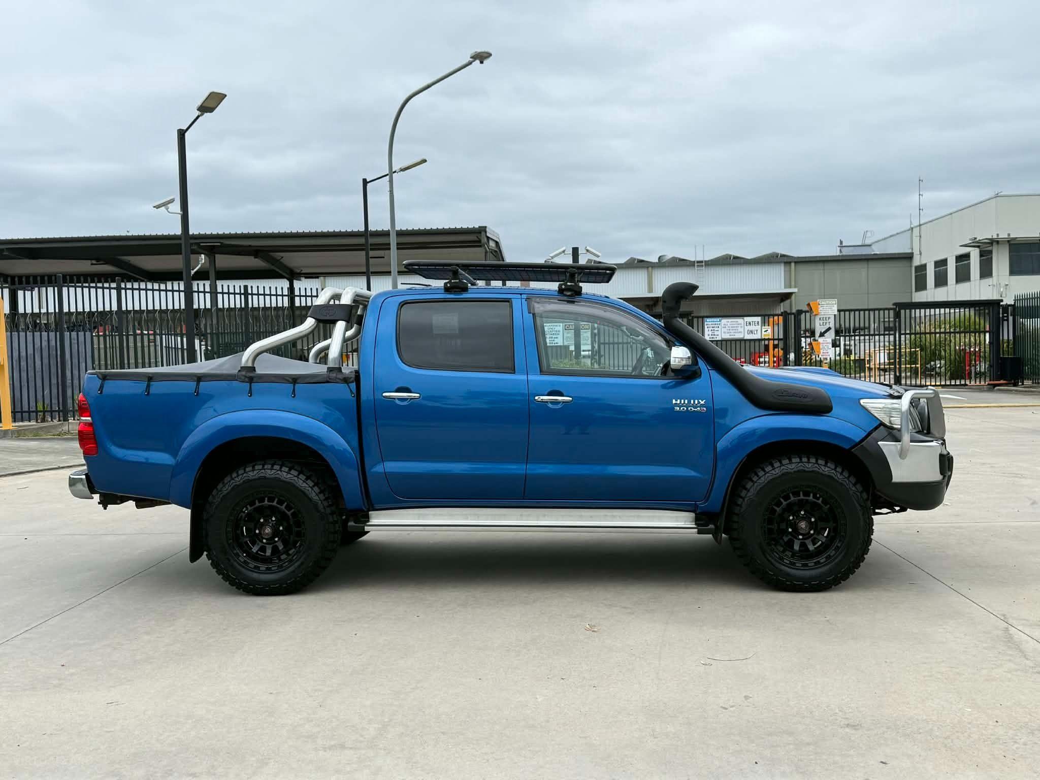 TOYOTA HILUX