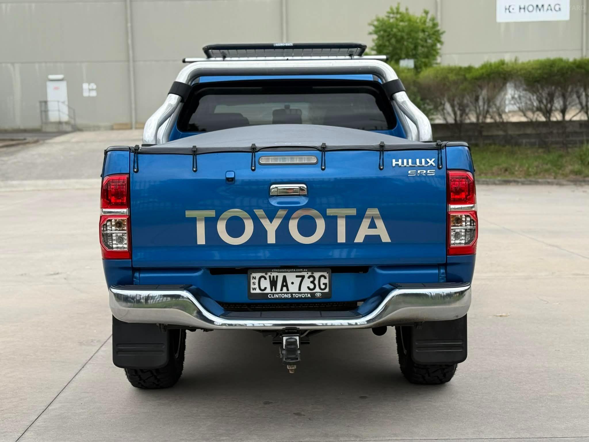 TOYOTA HILUX