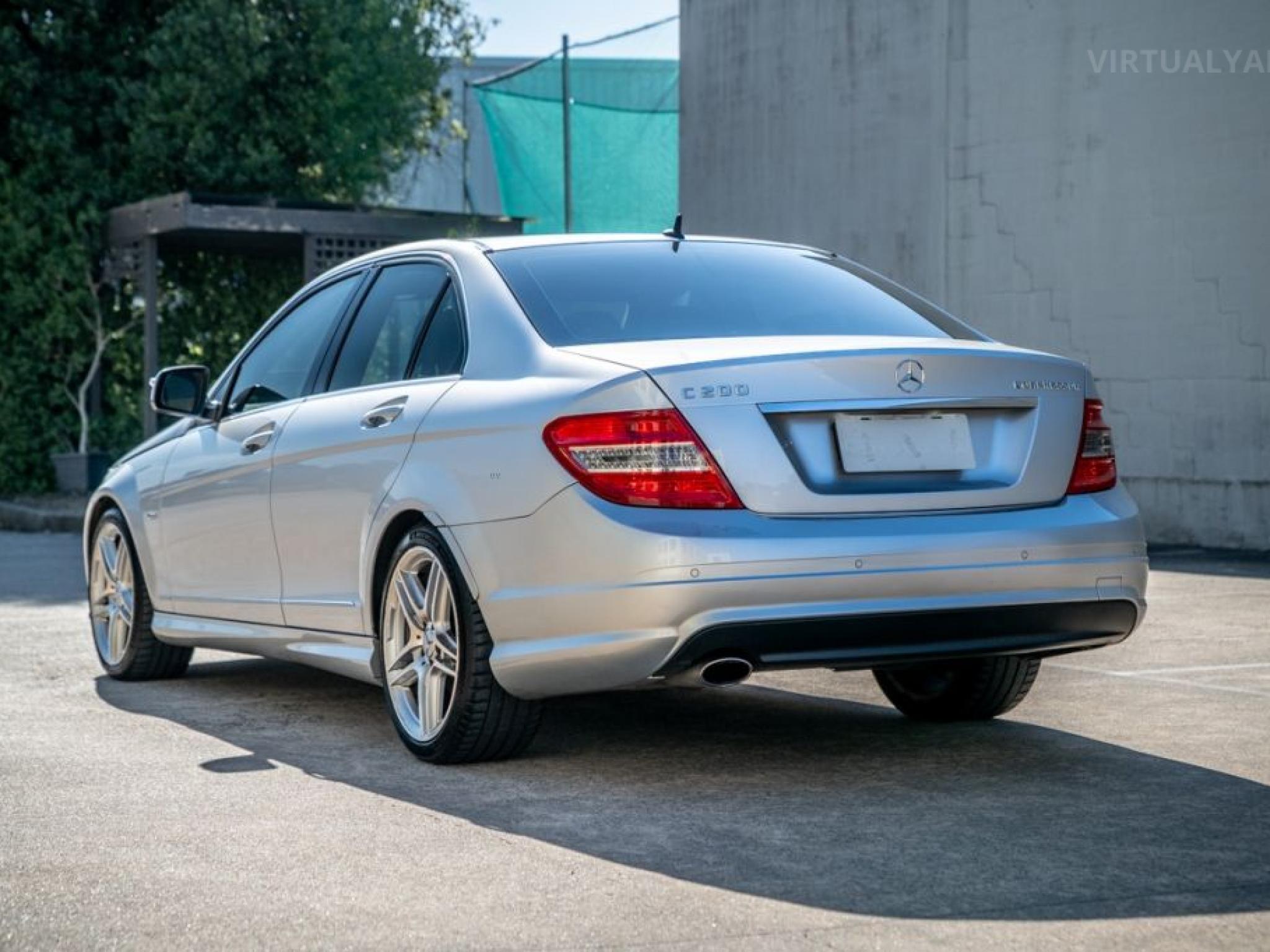 MERCEDES-BENZ C200