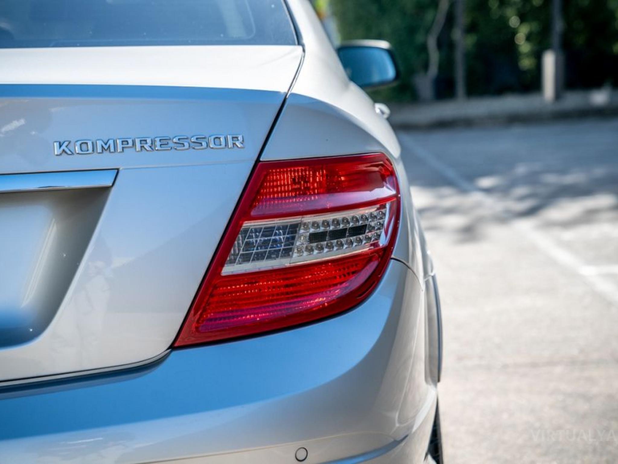 MERCEDES-BENZ C200