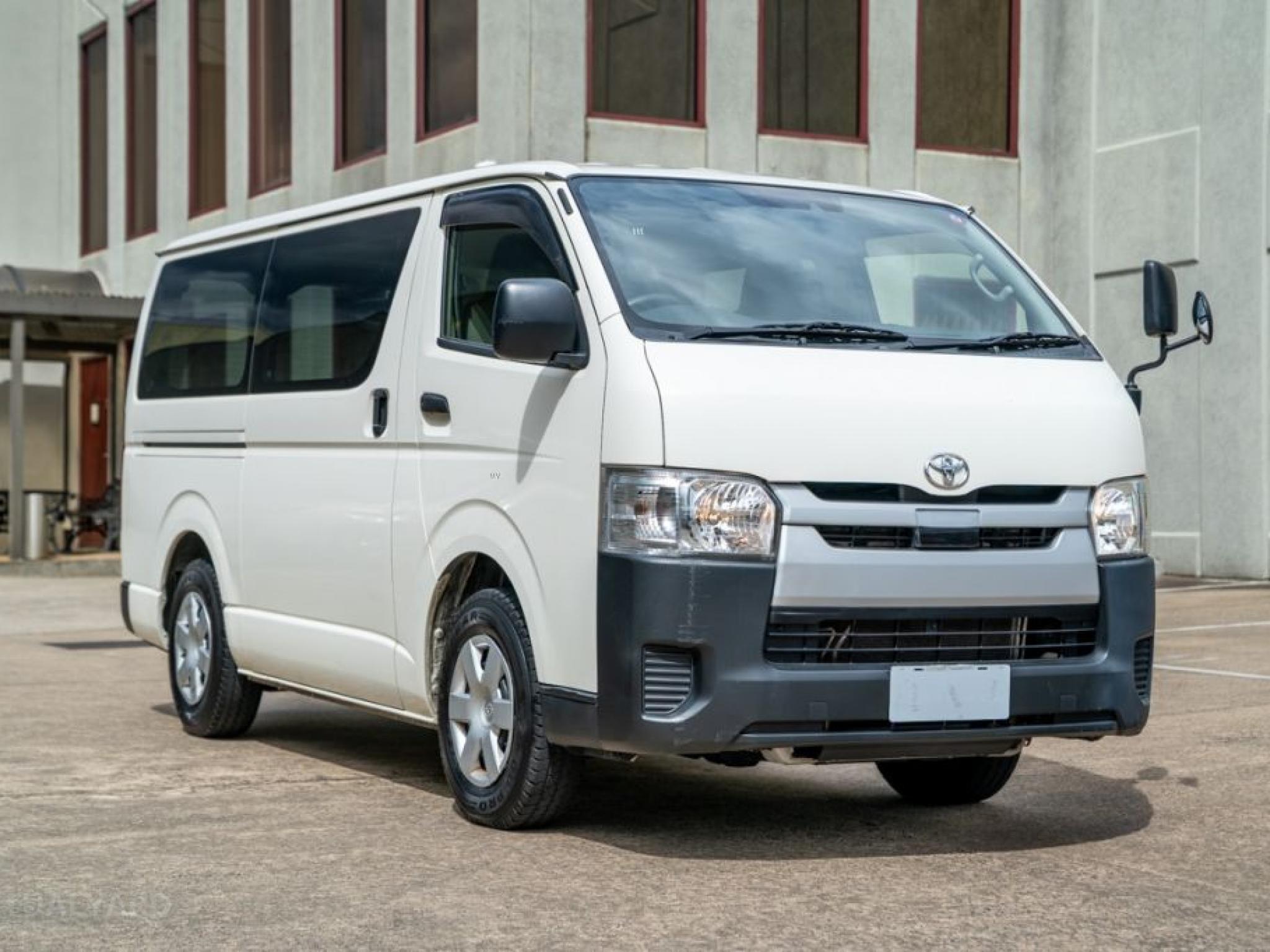 TOYOTA HIACE