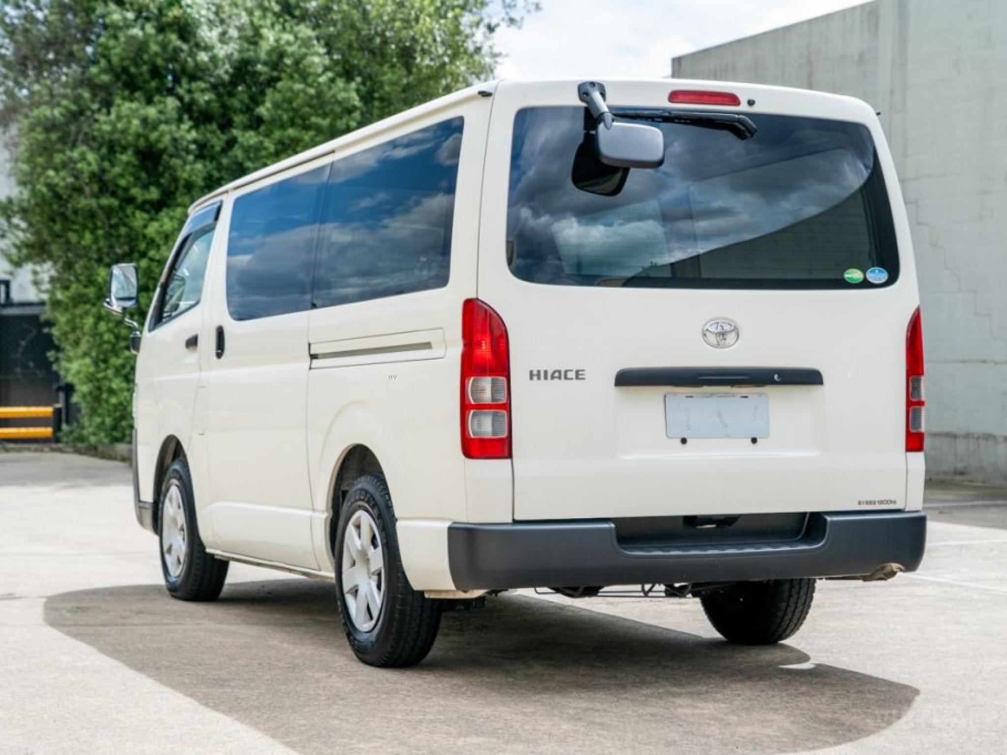 TOYOTA HIACE