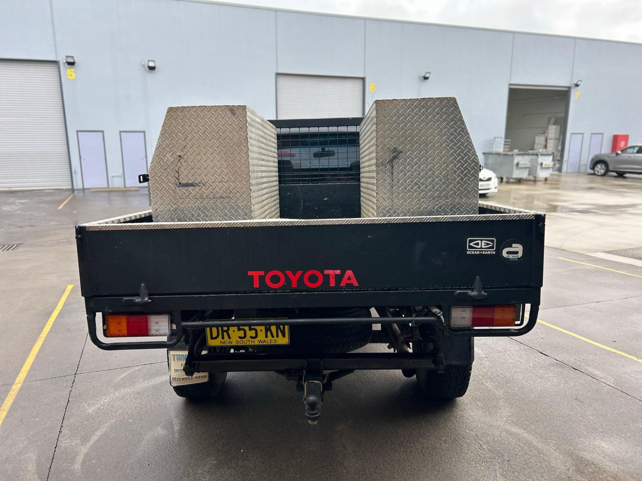 TOYOTA HILUX