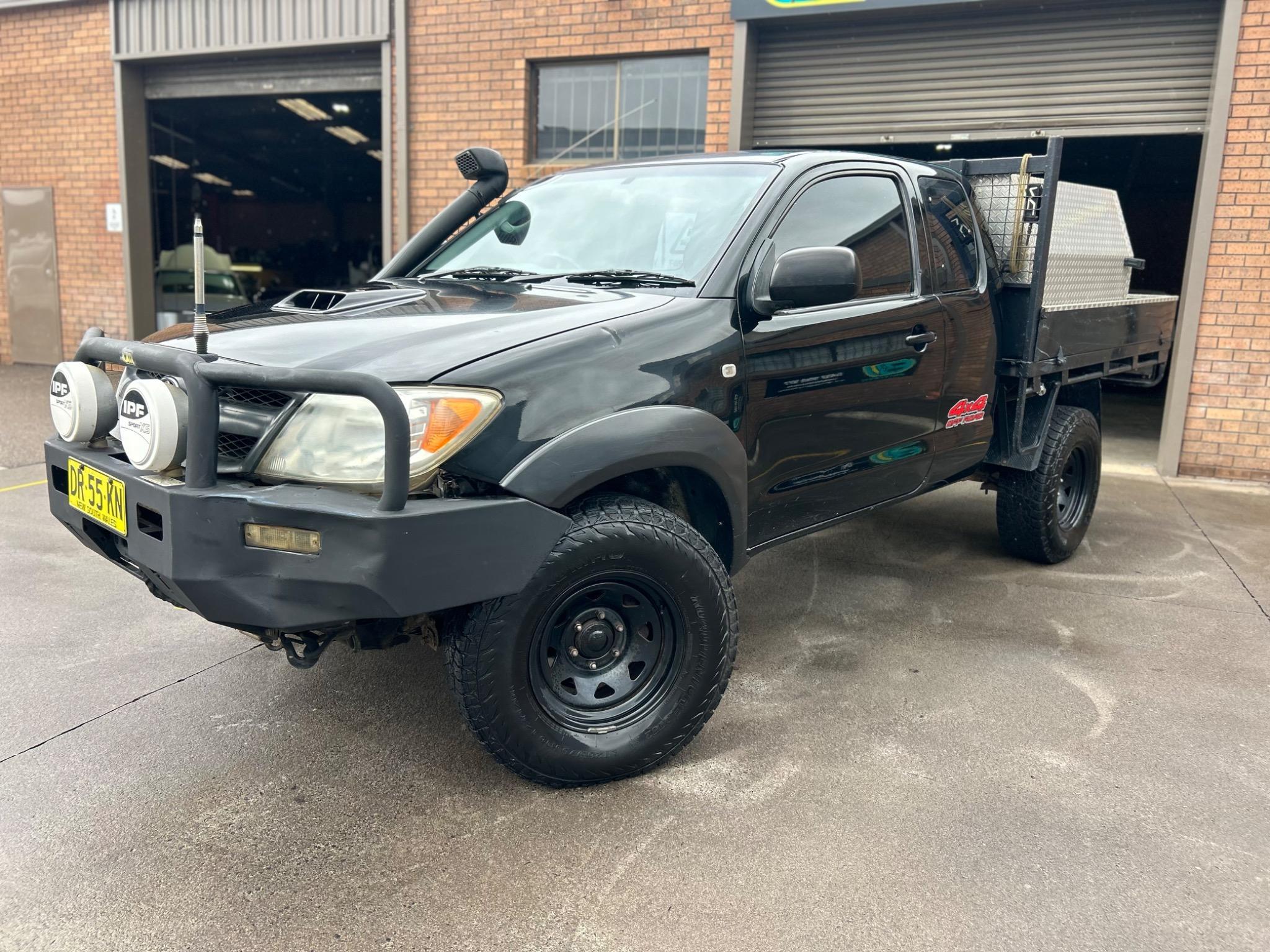 TOYOTA HILUX