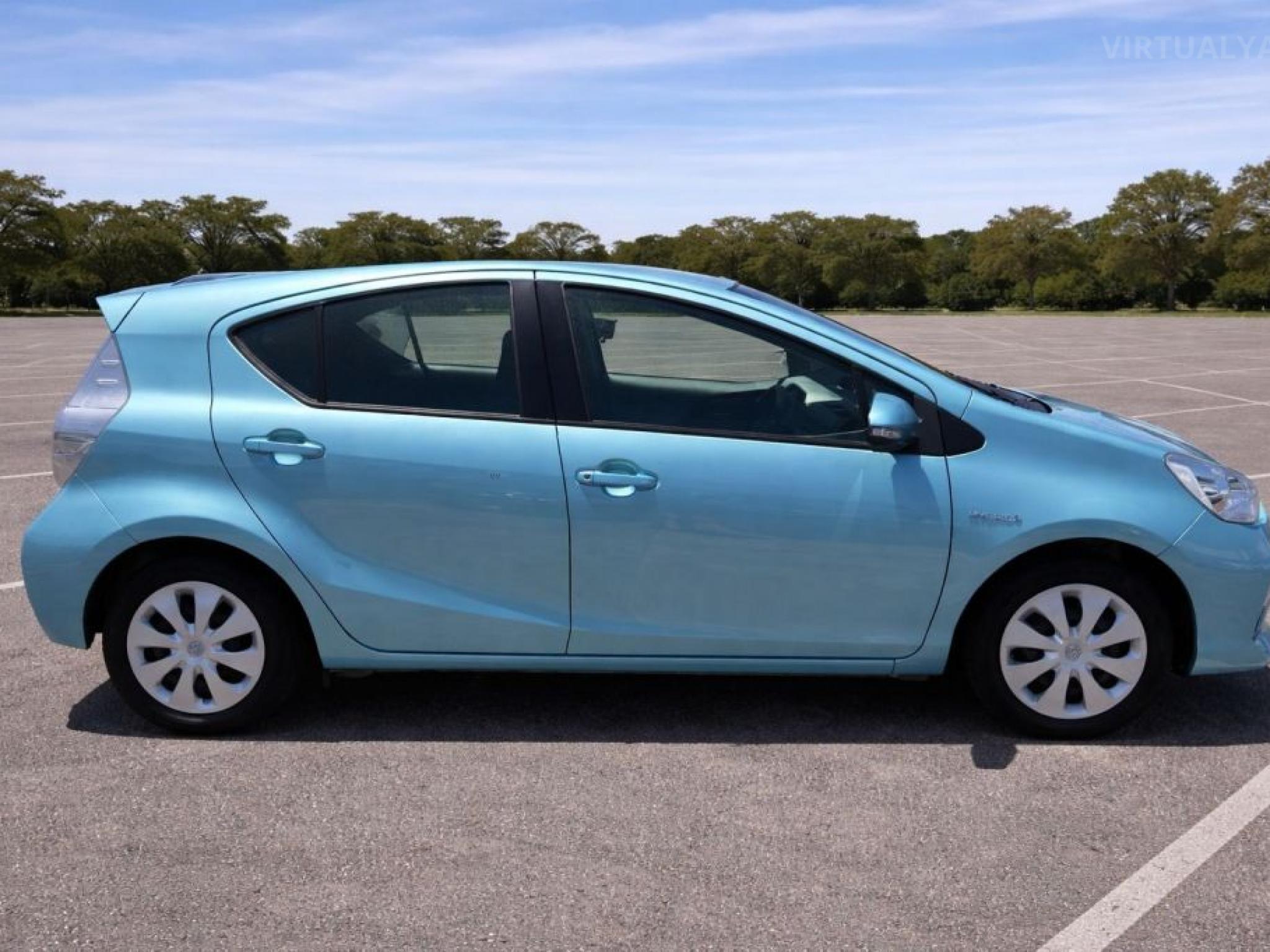 TOYOTA PRIUS-C