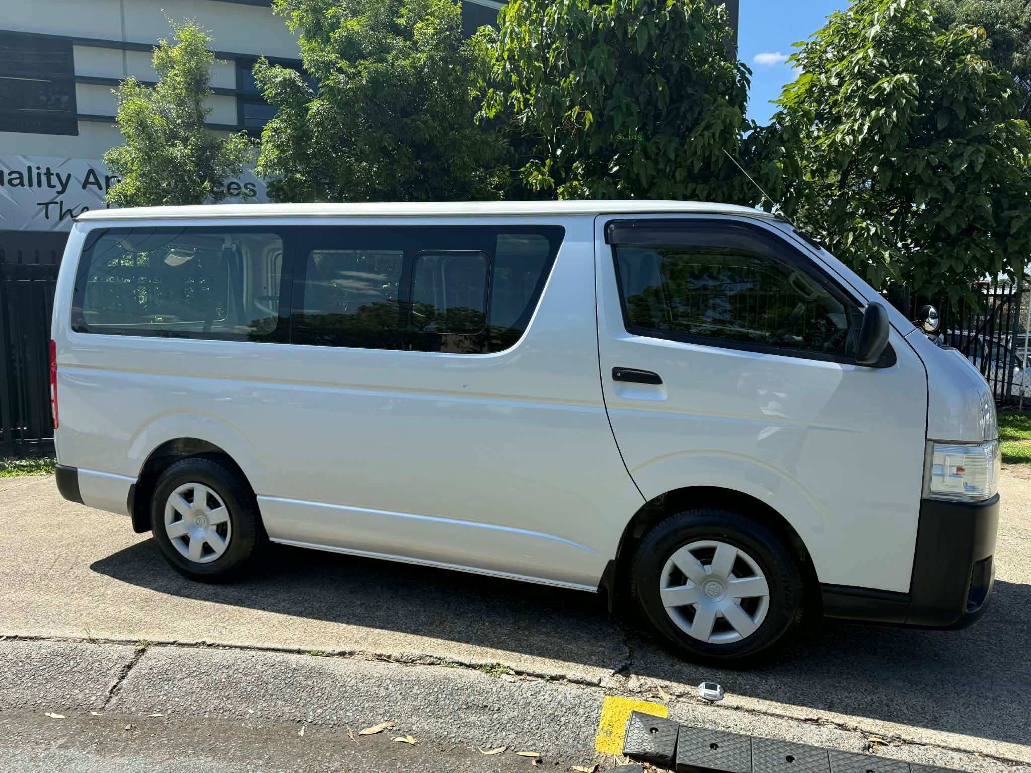 TOYOTA HIACE