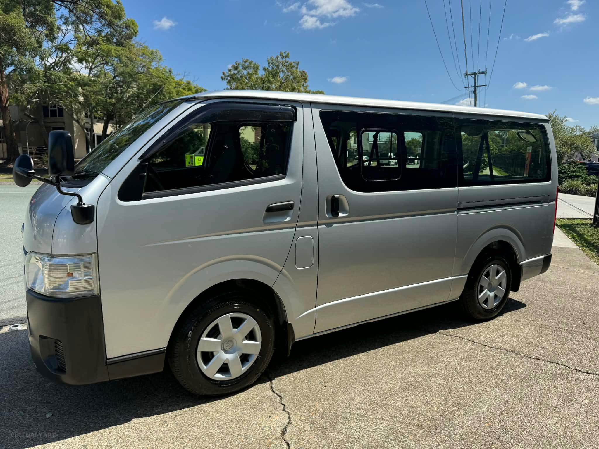 TOYOTA HIACE
