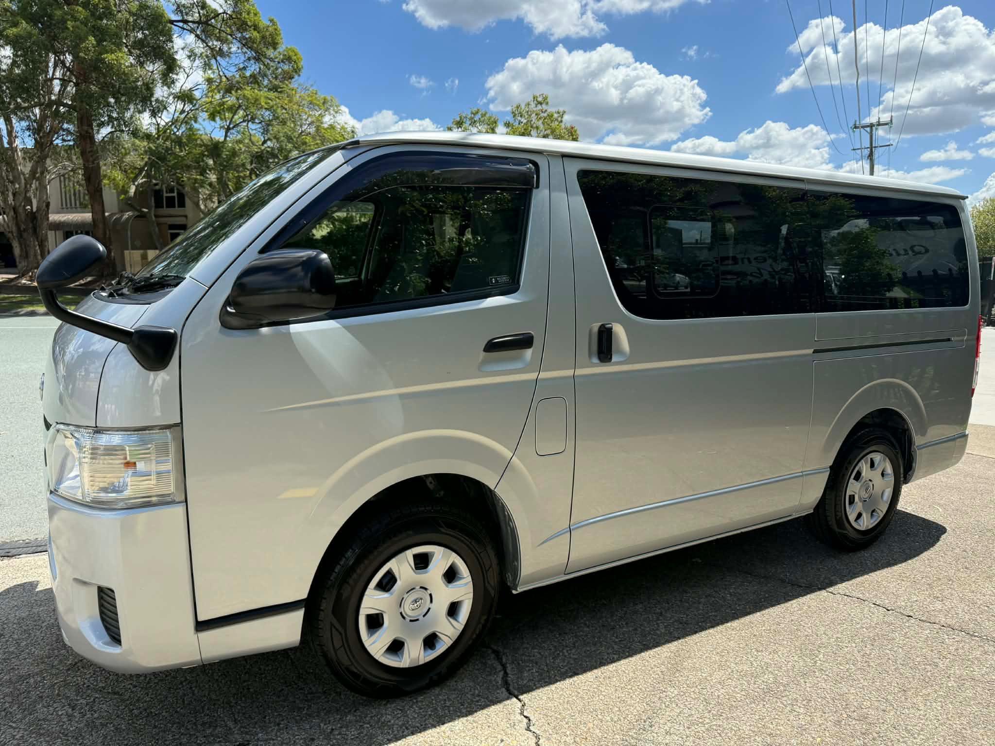 TOYOTA HIACE