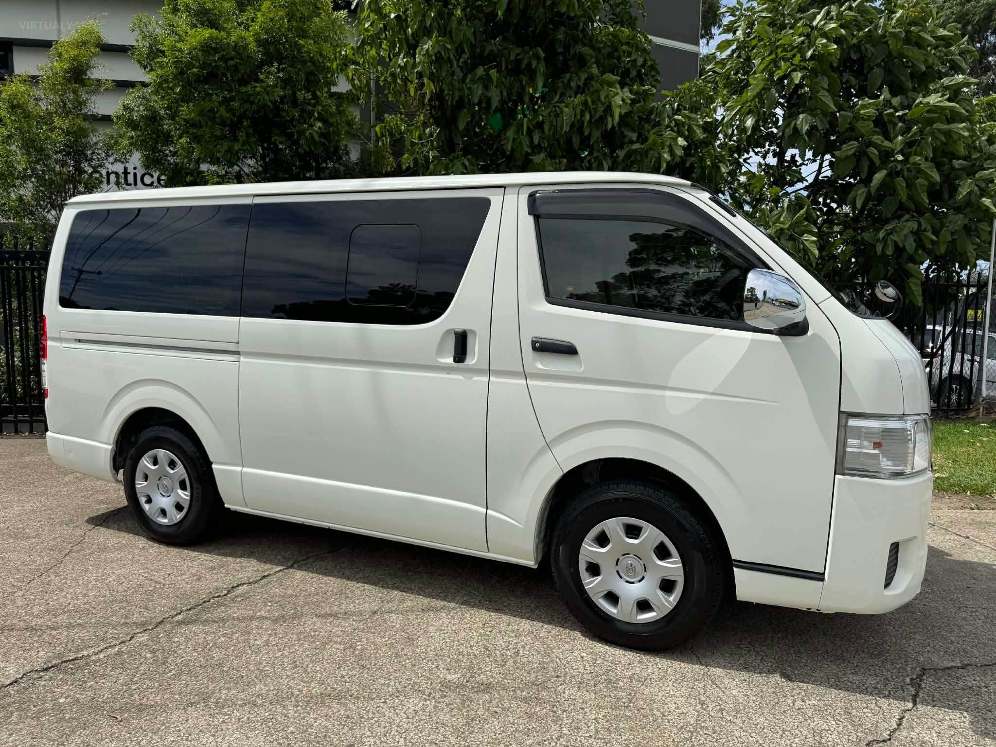 TOYOTA HIACE