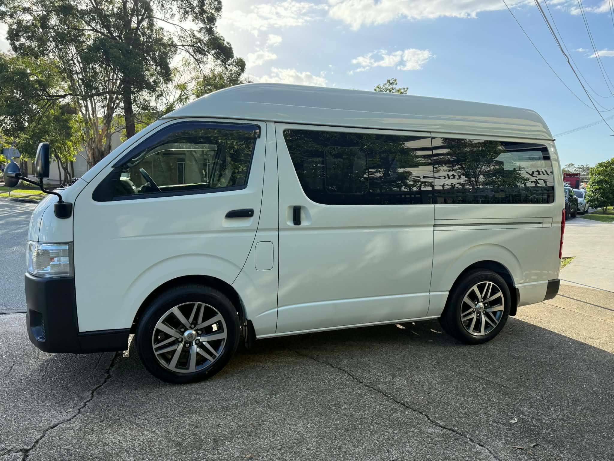 TOYOTA HIACE