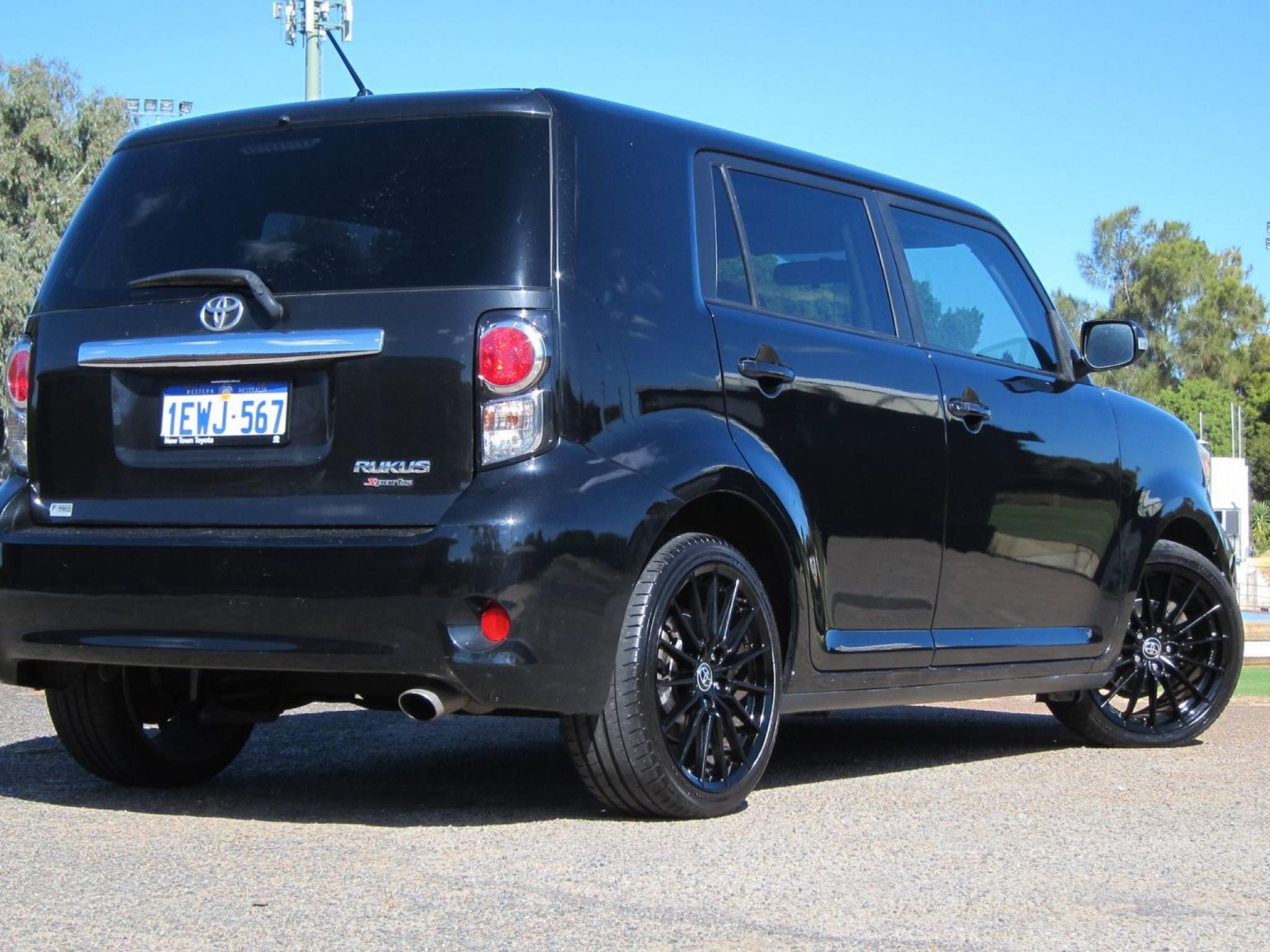 TOYOTA RUKUS
