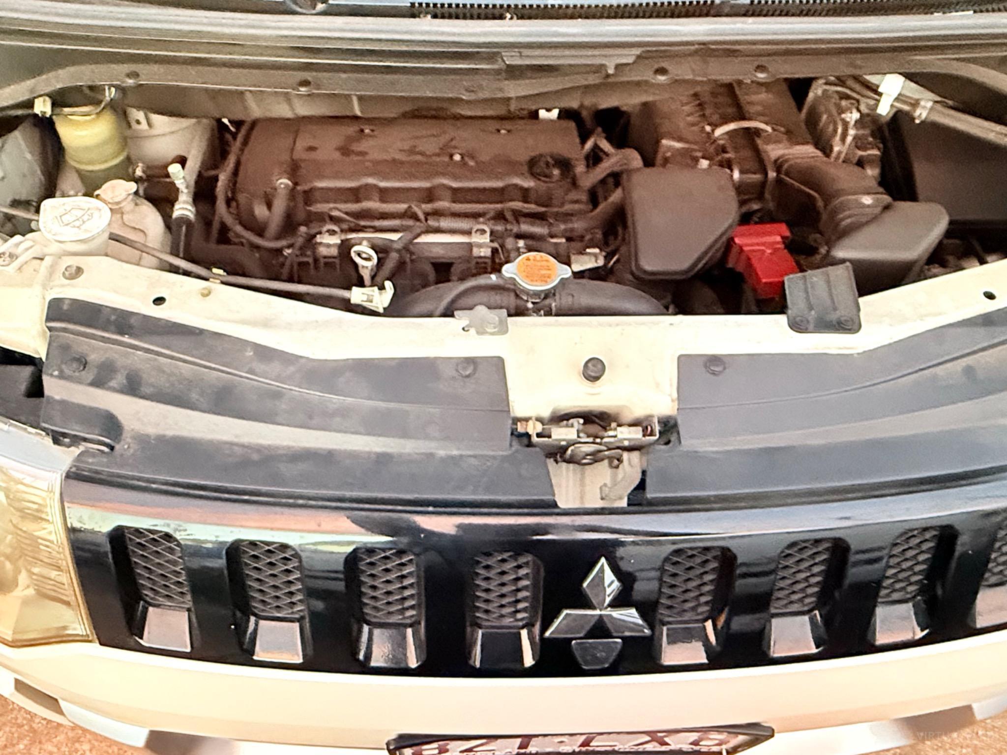 MITSUBISHI DELICA D5