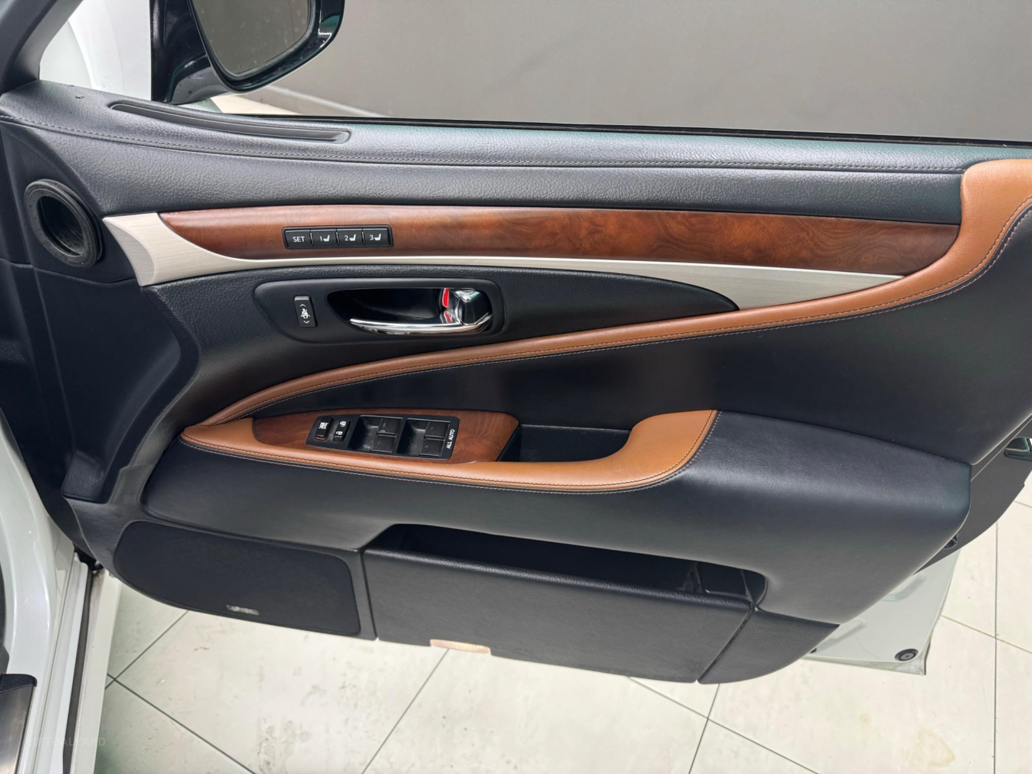 LEXUS LS460