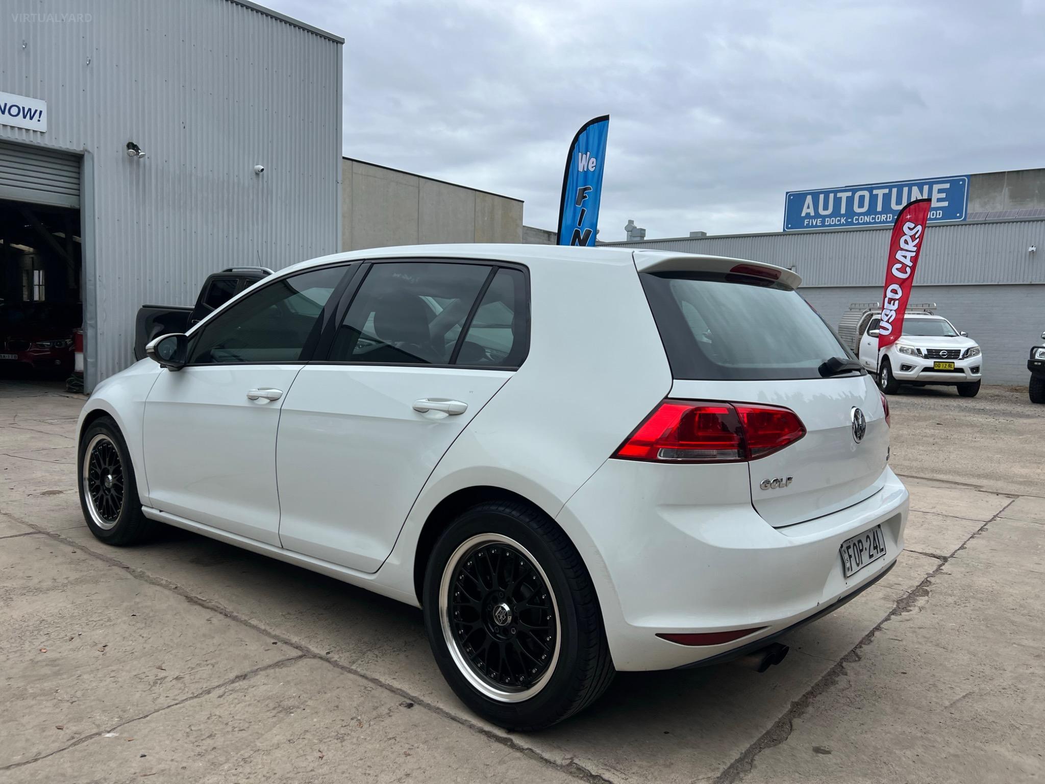 VOLKSWAGEN GOLF