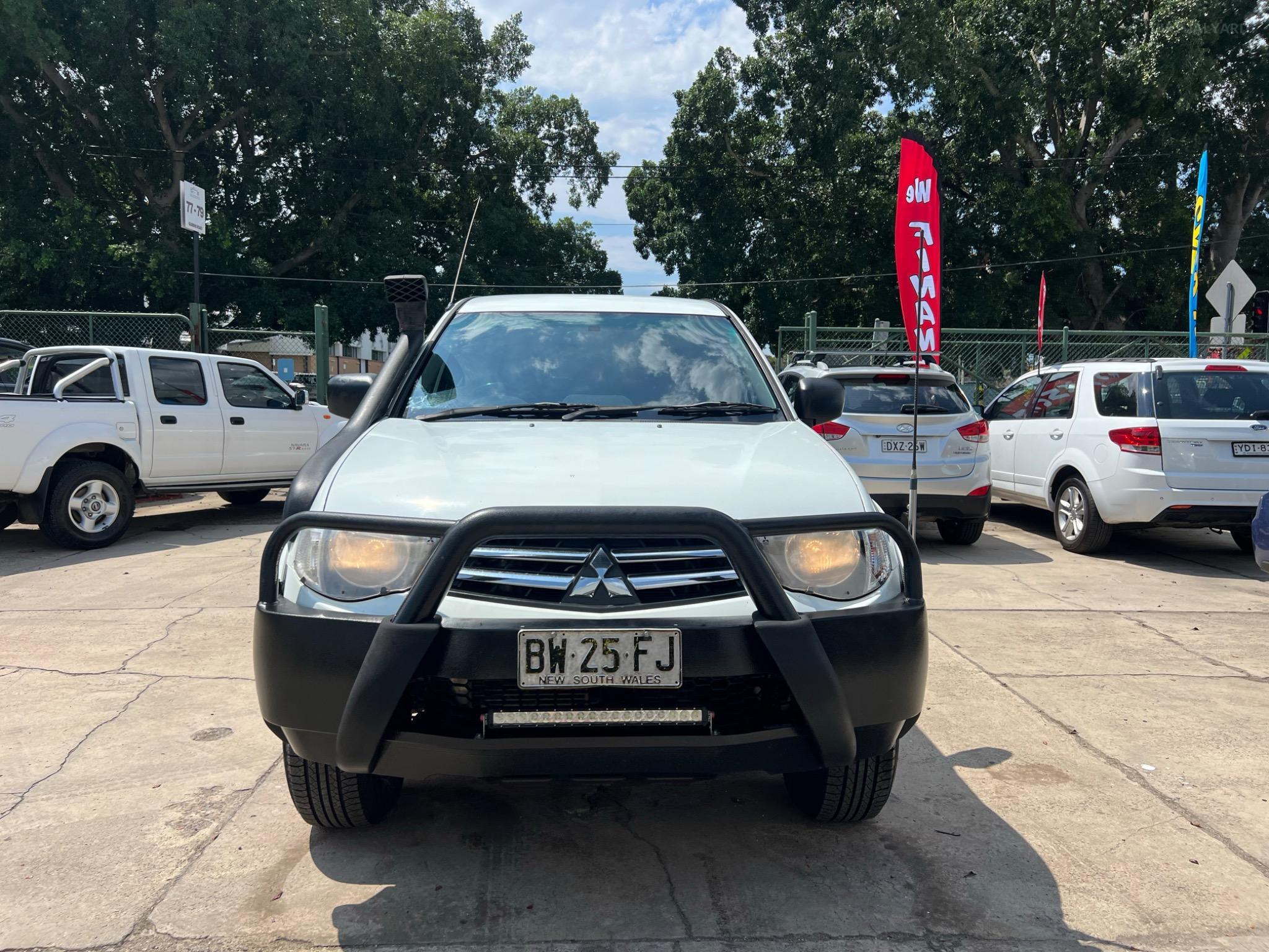 MITSUBISHI TRITON