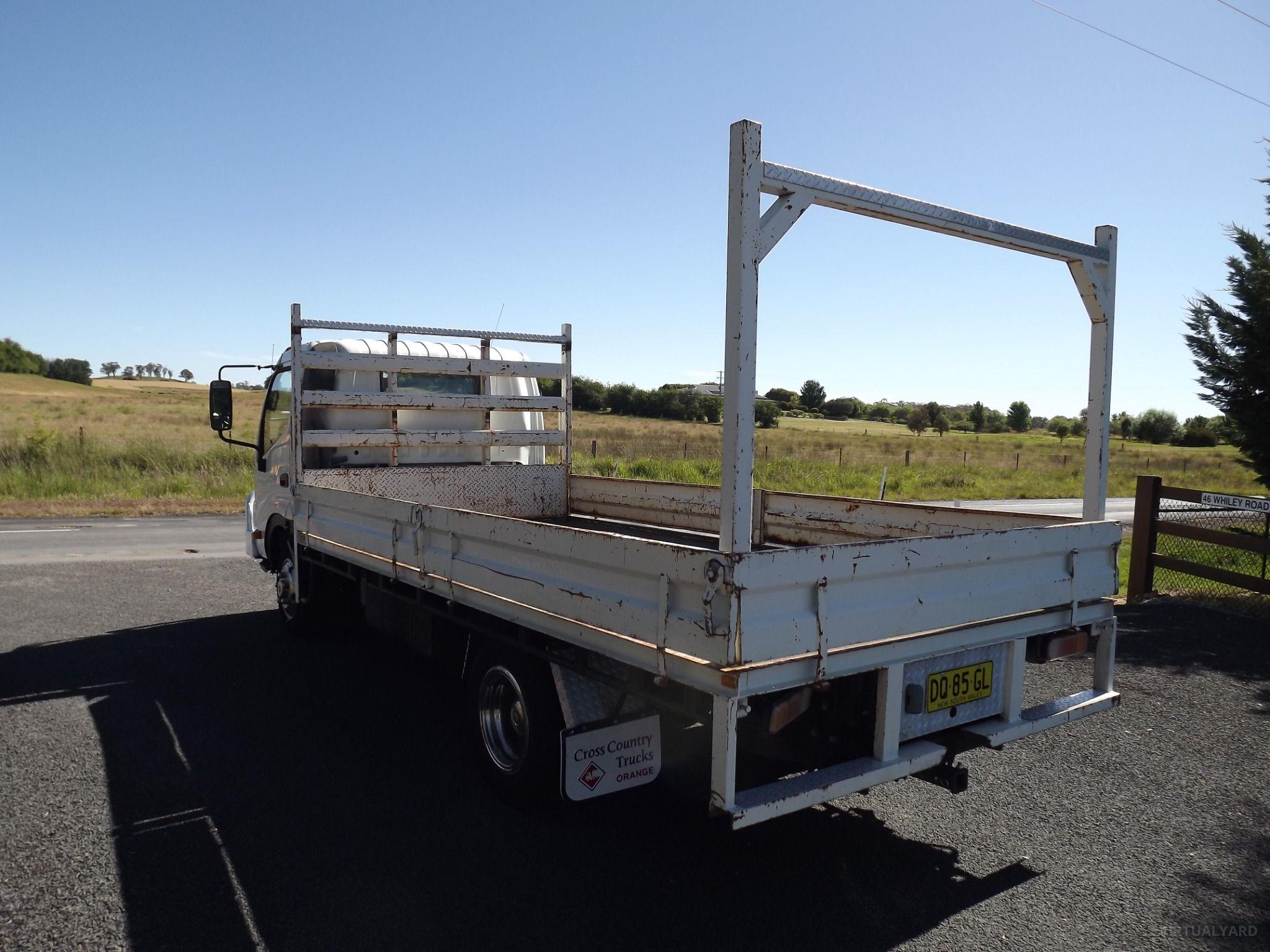 HINO 300 616 WIDE CAB