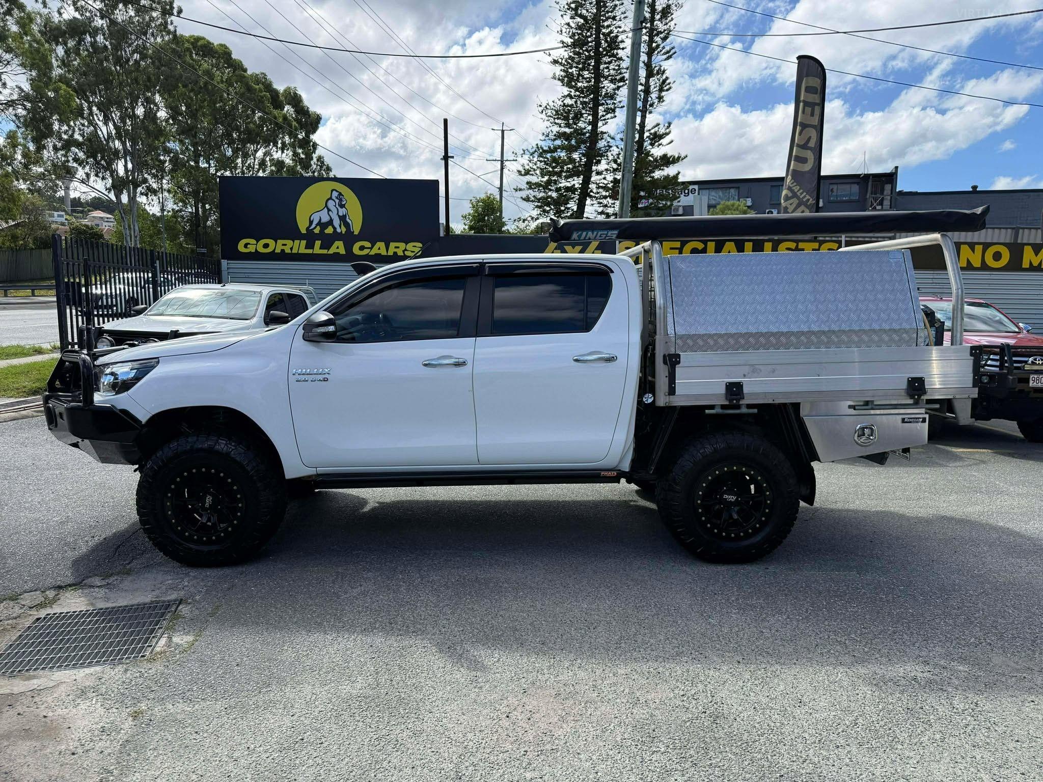 TOYOTA HILUX