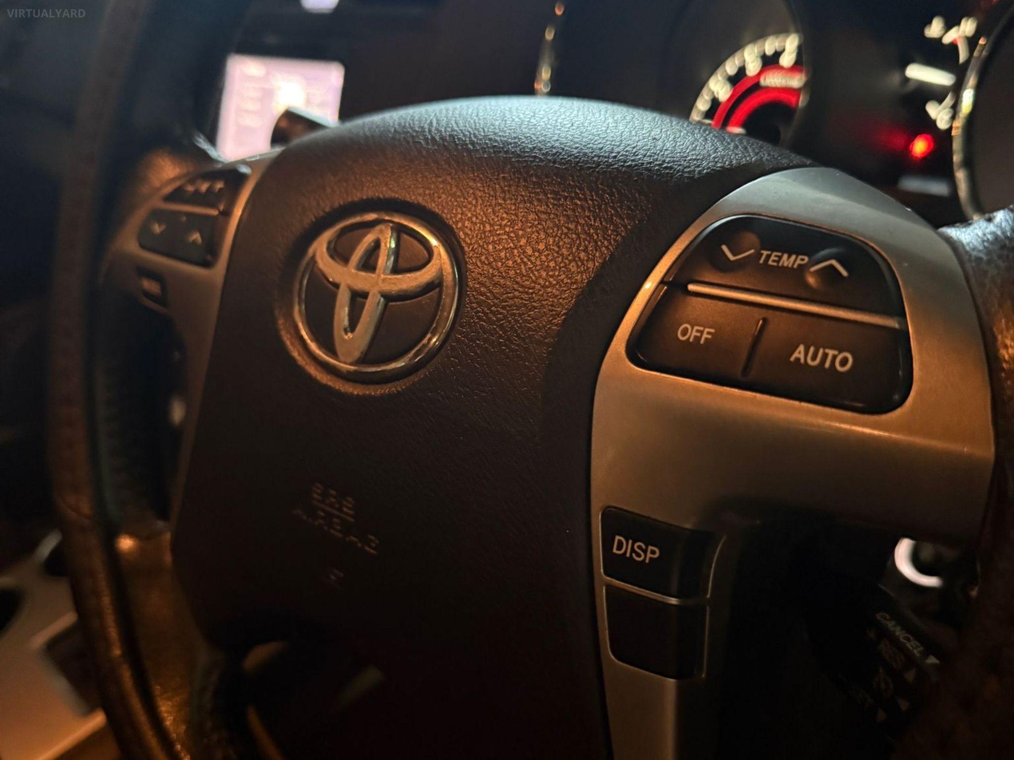 TOYOTA KLUGER