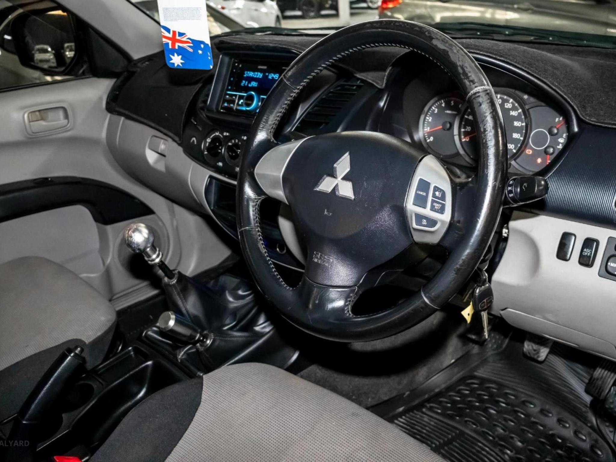 MITSUBISHI TRITON