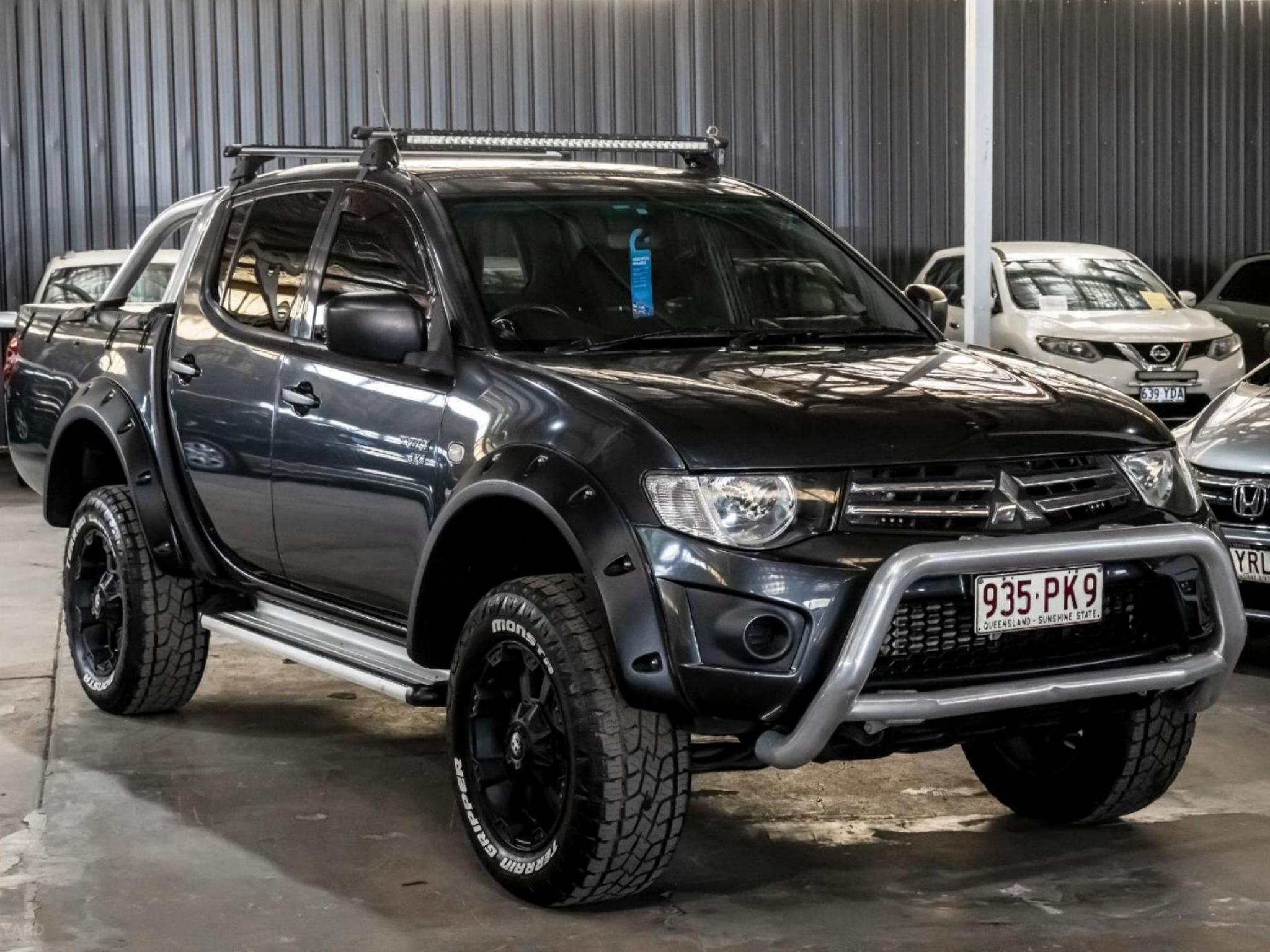 MITSUBISHI TRITON