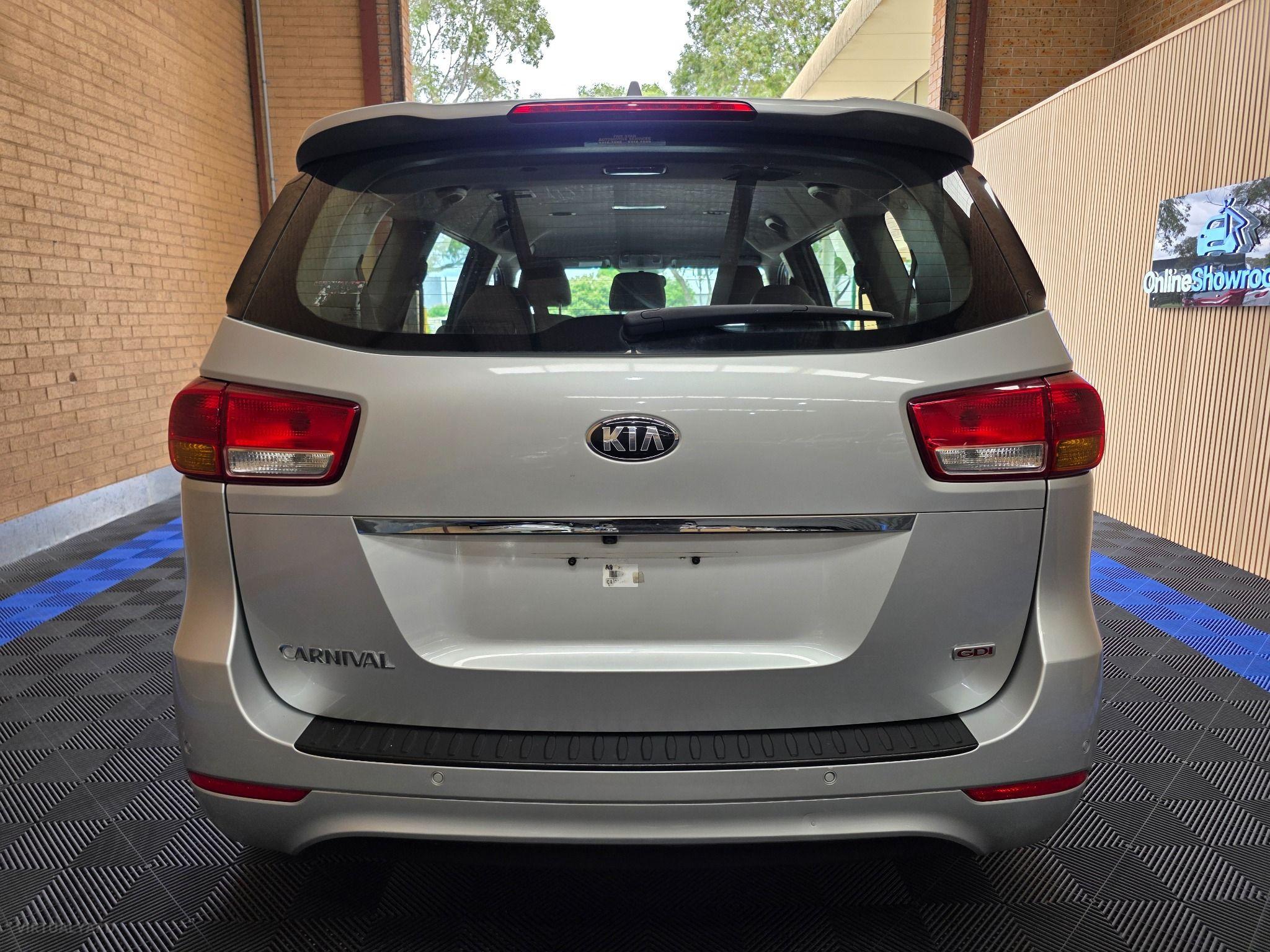 KIA CARNIVAL