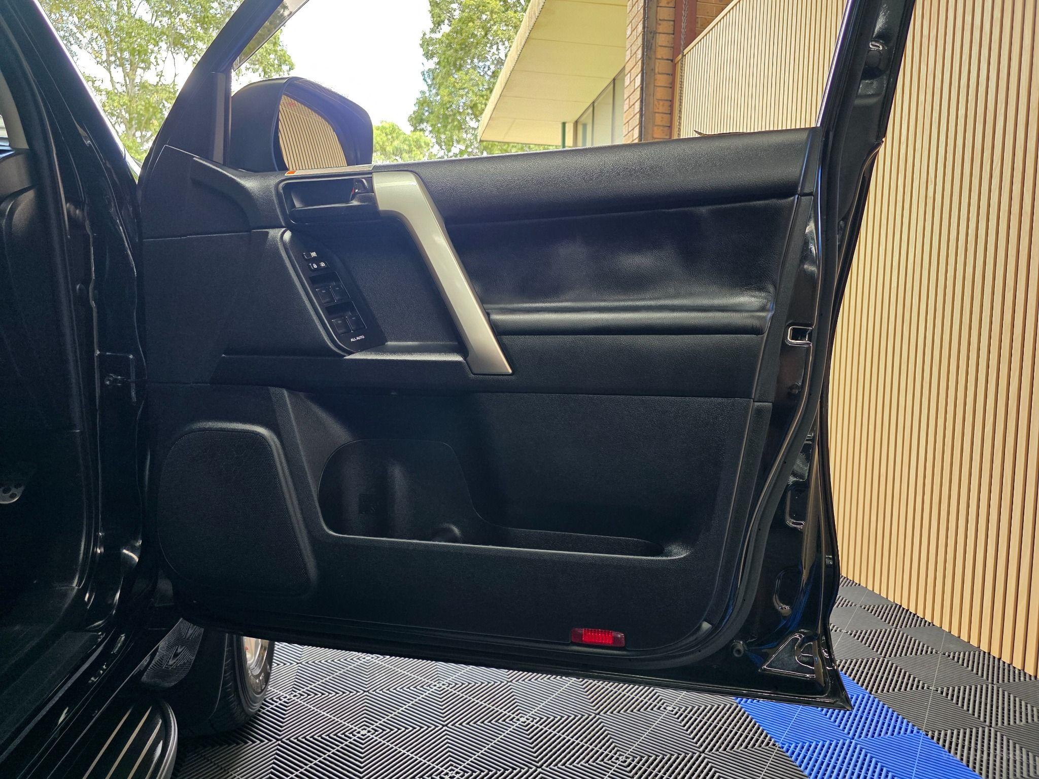 TOYOTA LANDCRUISER PRADO