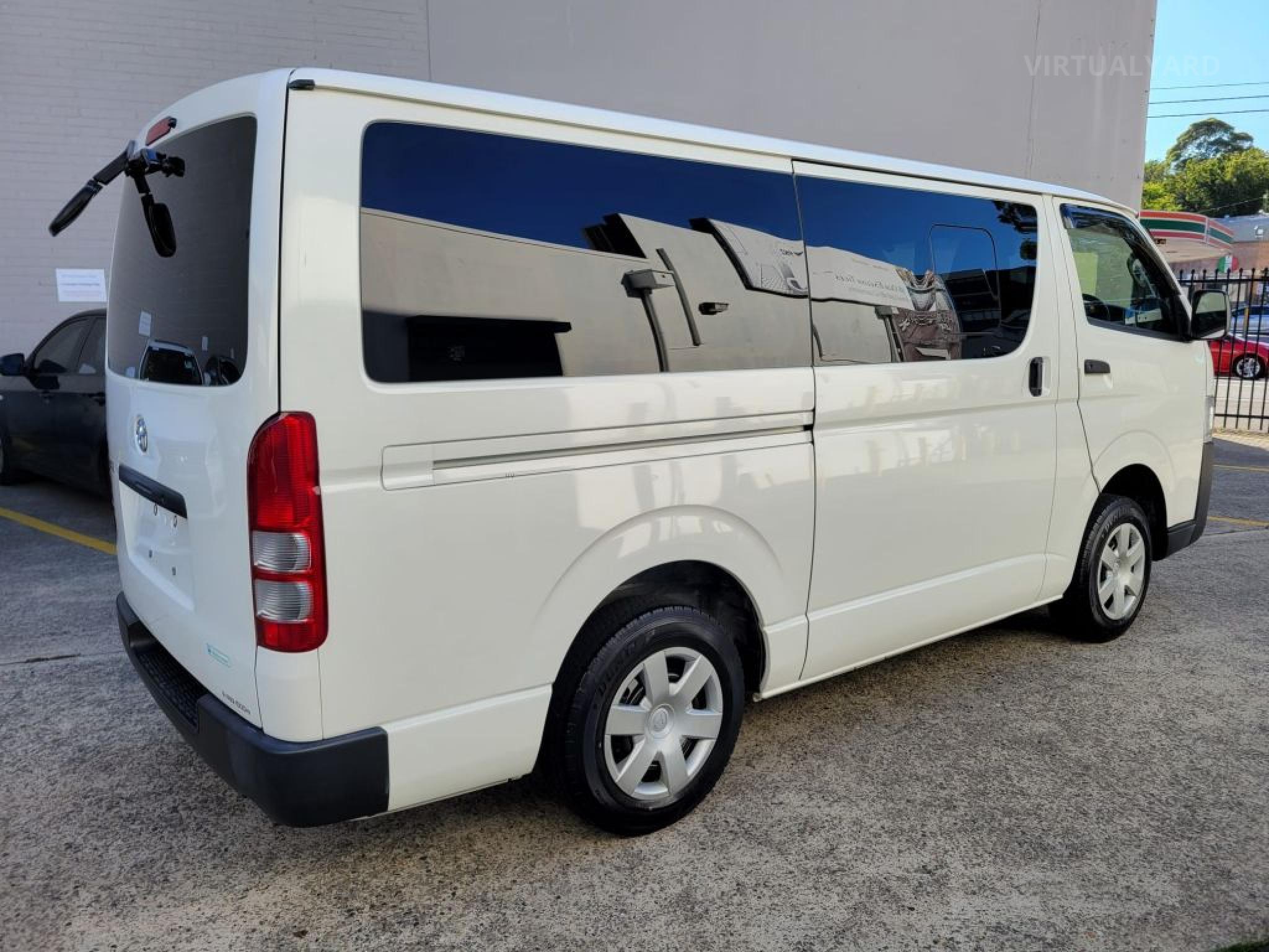 TOYOTA HIACE