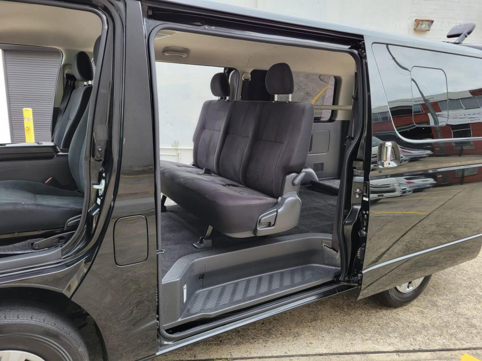 TOYOTA HIACE
