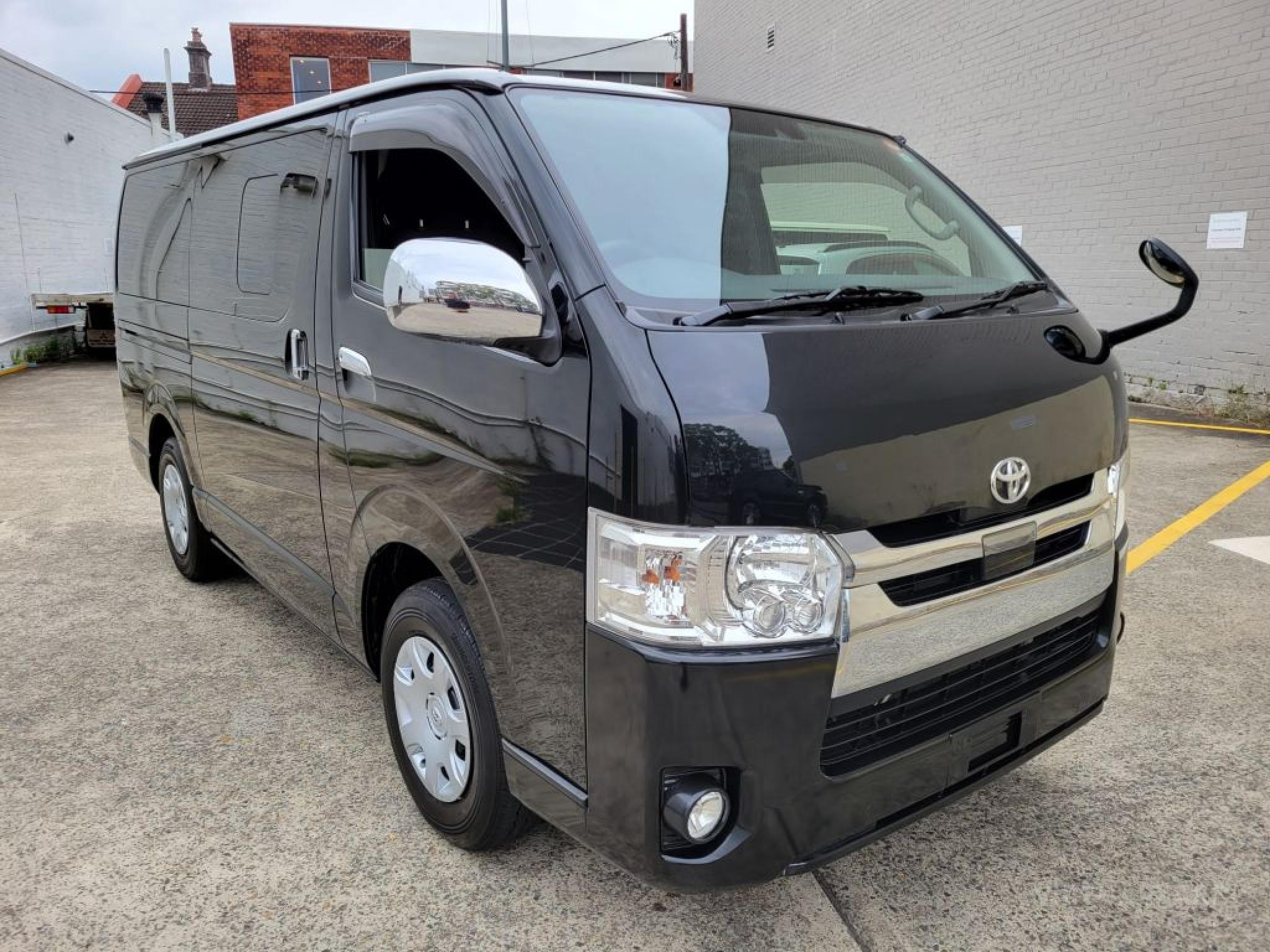 TOYOTA HIACE