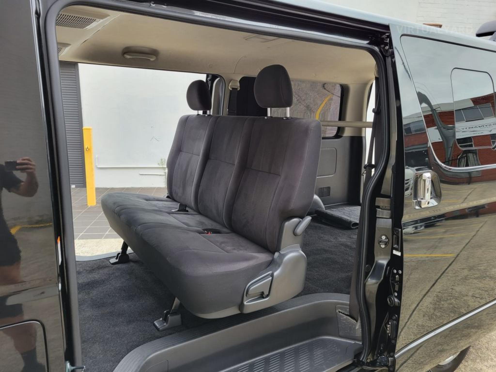 TOYOTA HIACE