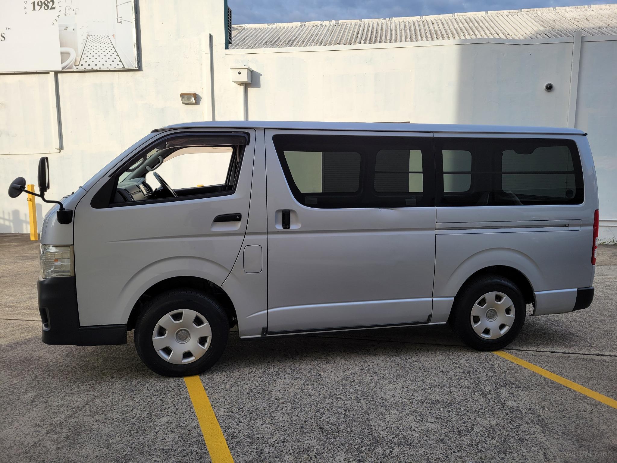 TOYOTA HIACE