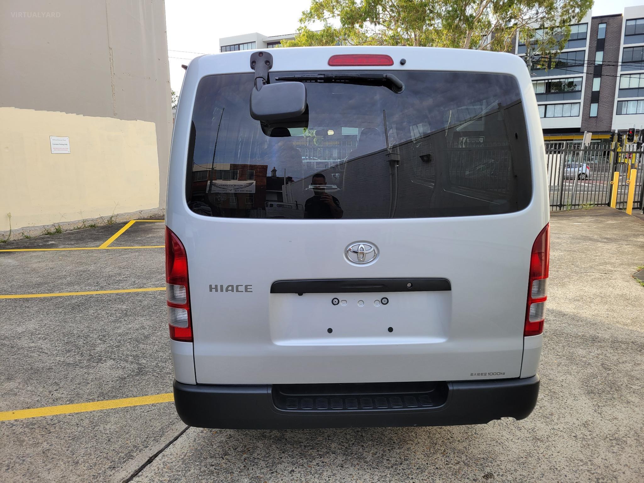 TOYOTA HIACE