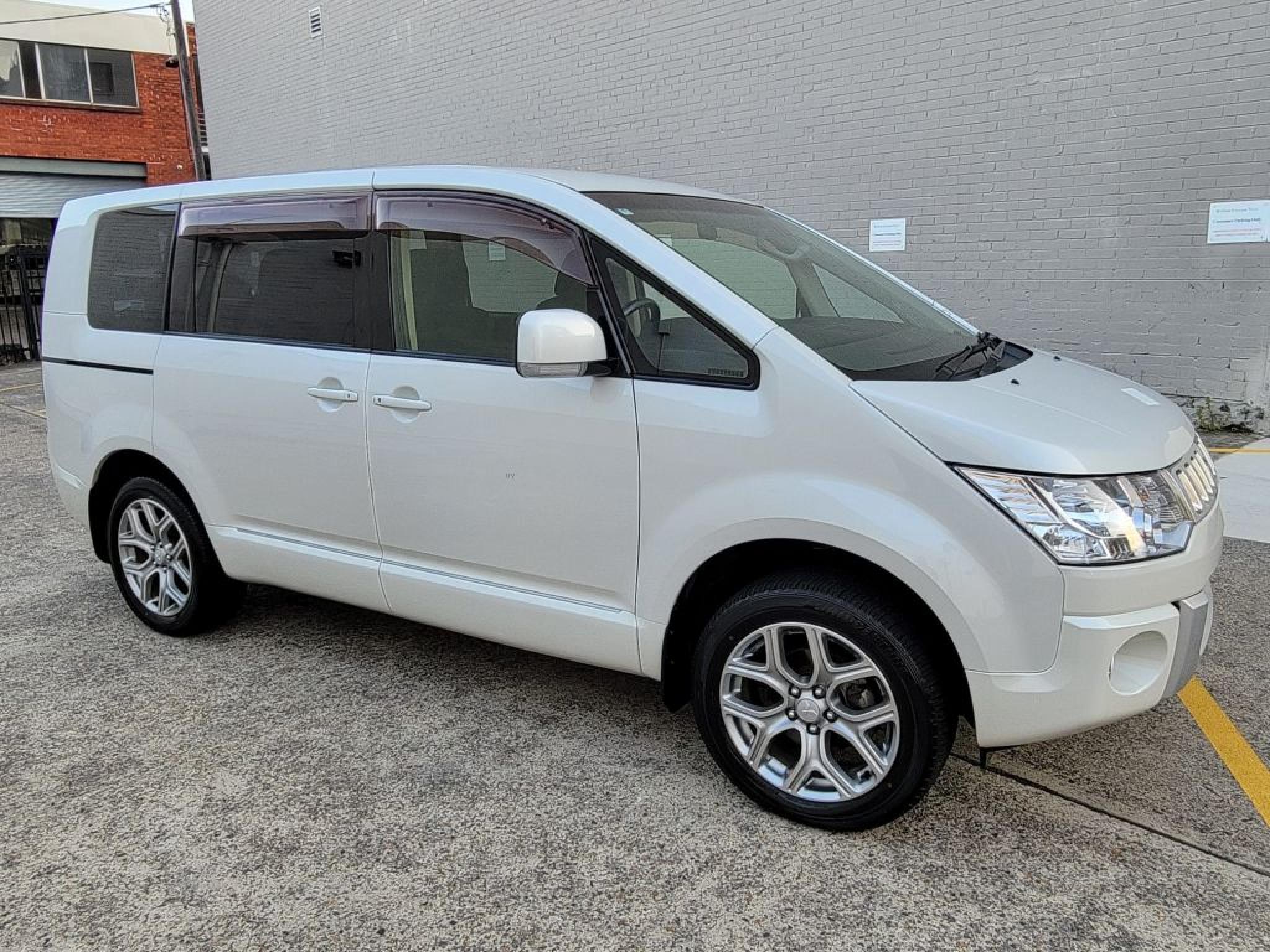 MITSUBISHI DELICA D5