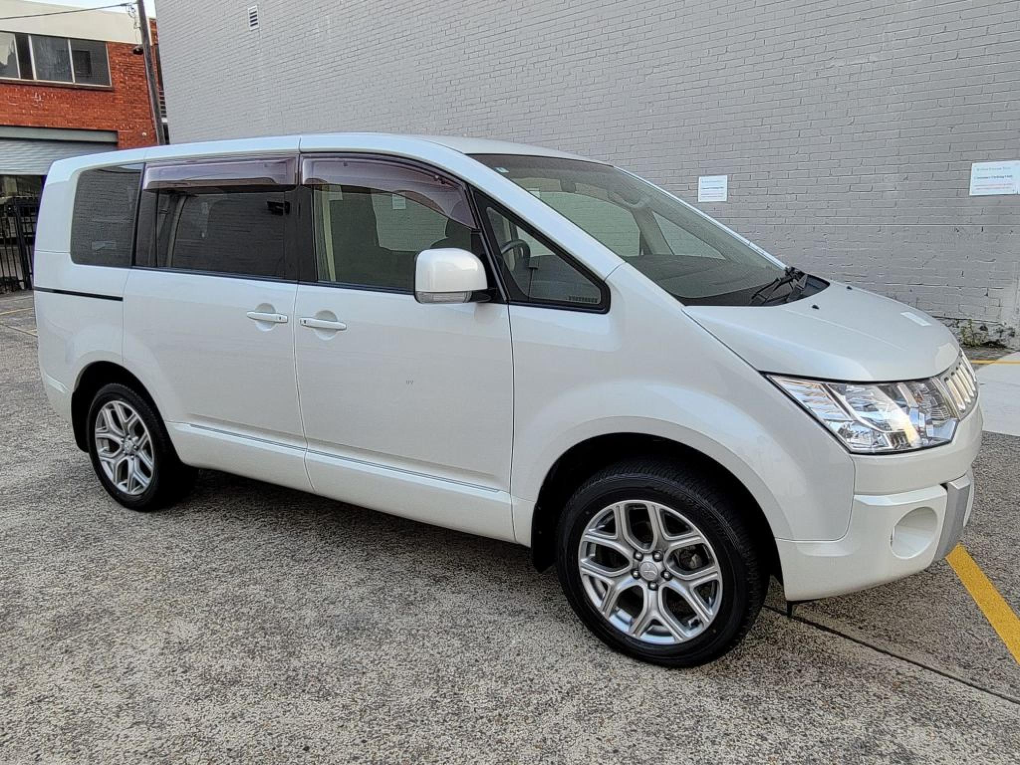 MITSUBISHI DELICA D5