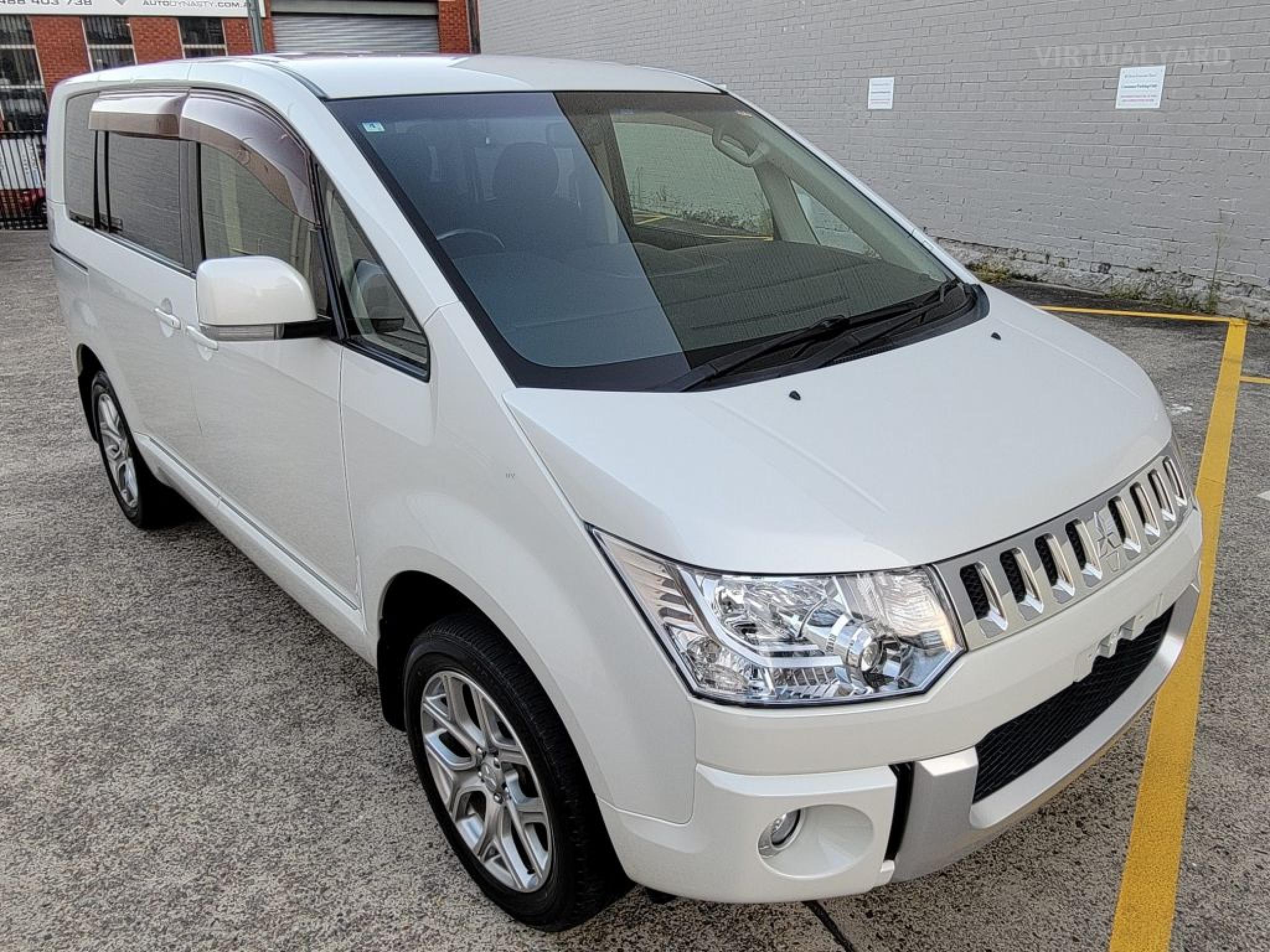 MITSUBISHI DELICA D5