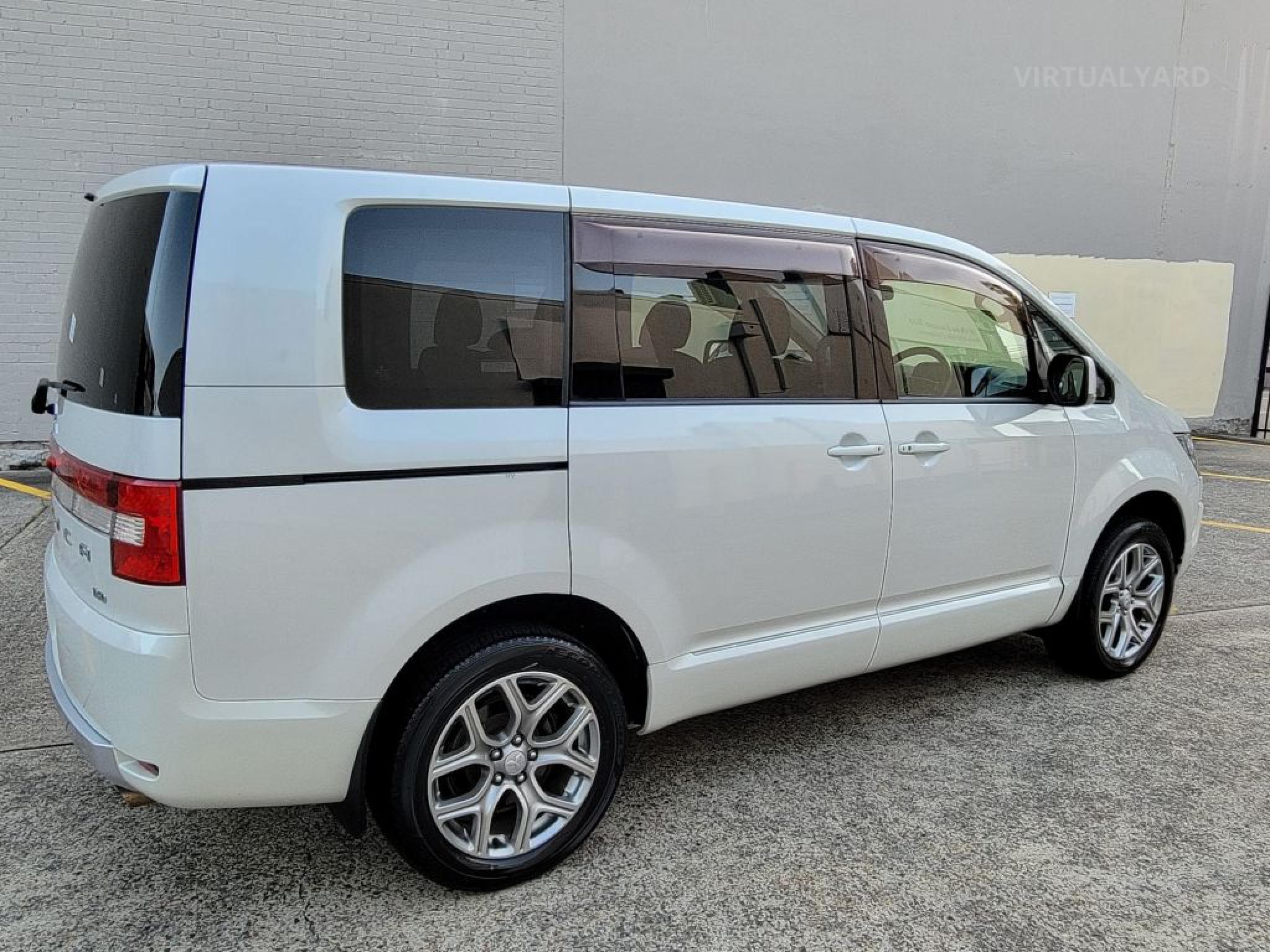 MITSUBISHI DELICA D5