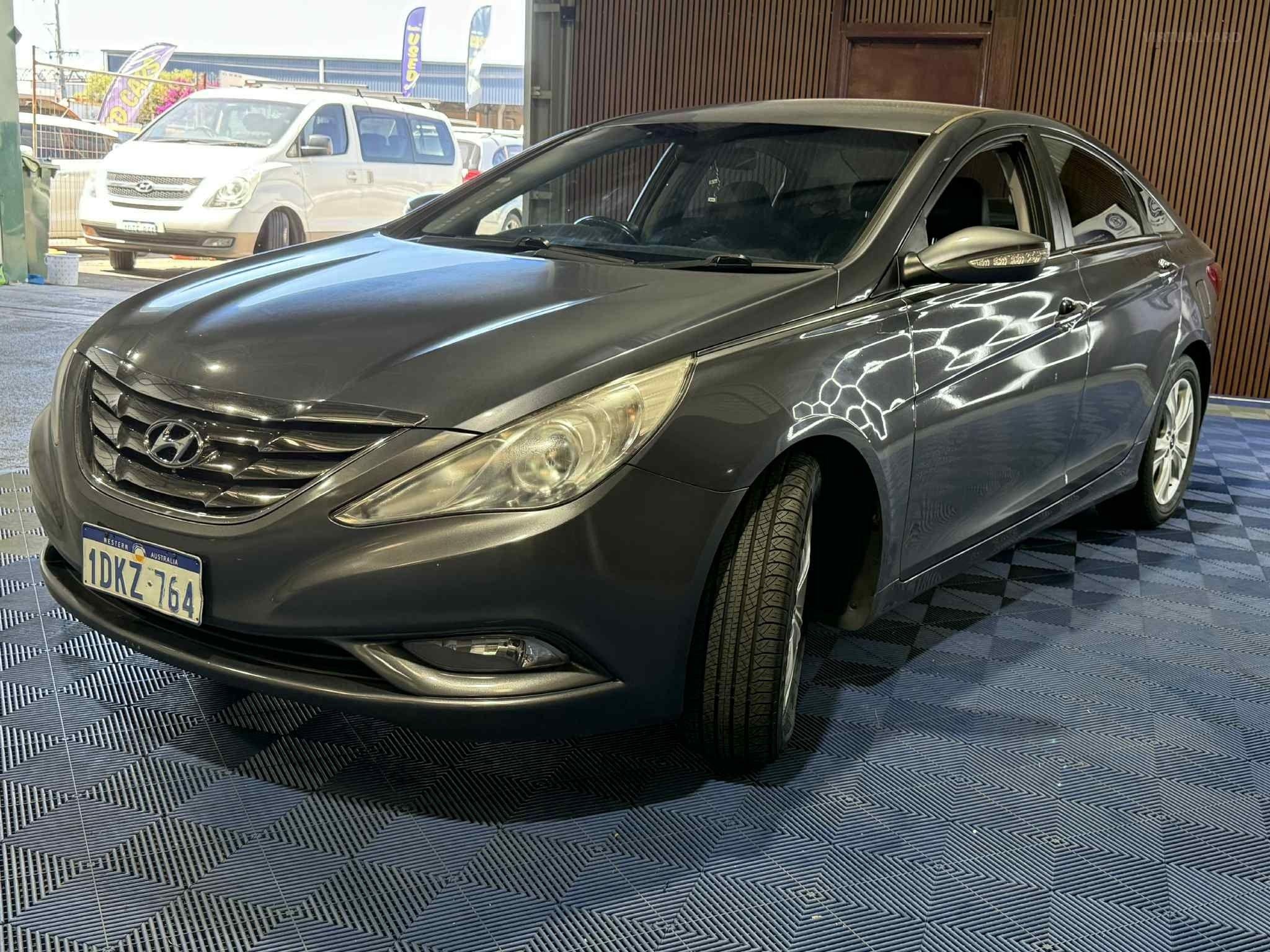 HYUNDAI i45