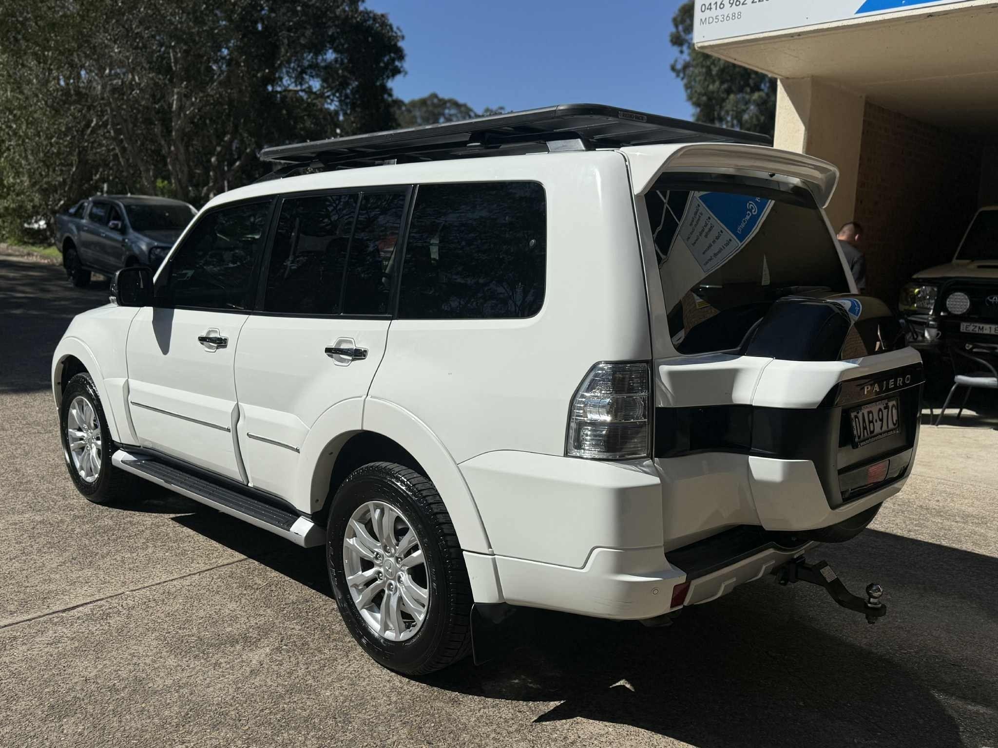 MITSUBISHI PAJERO
